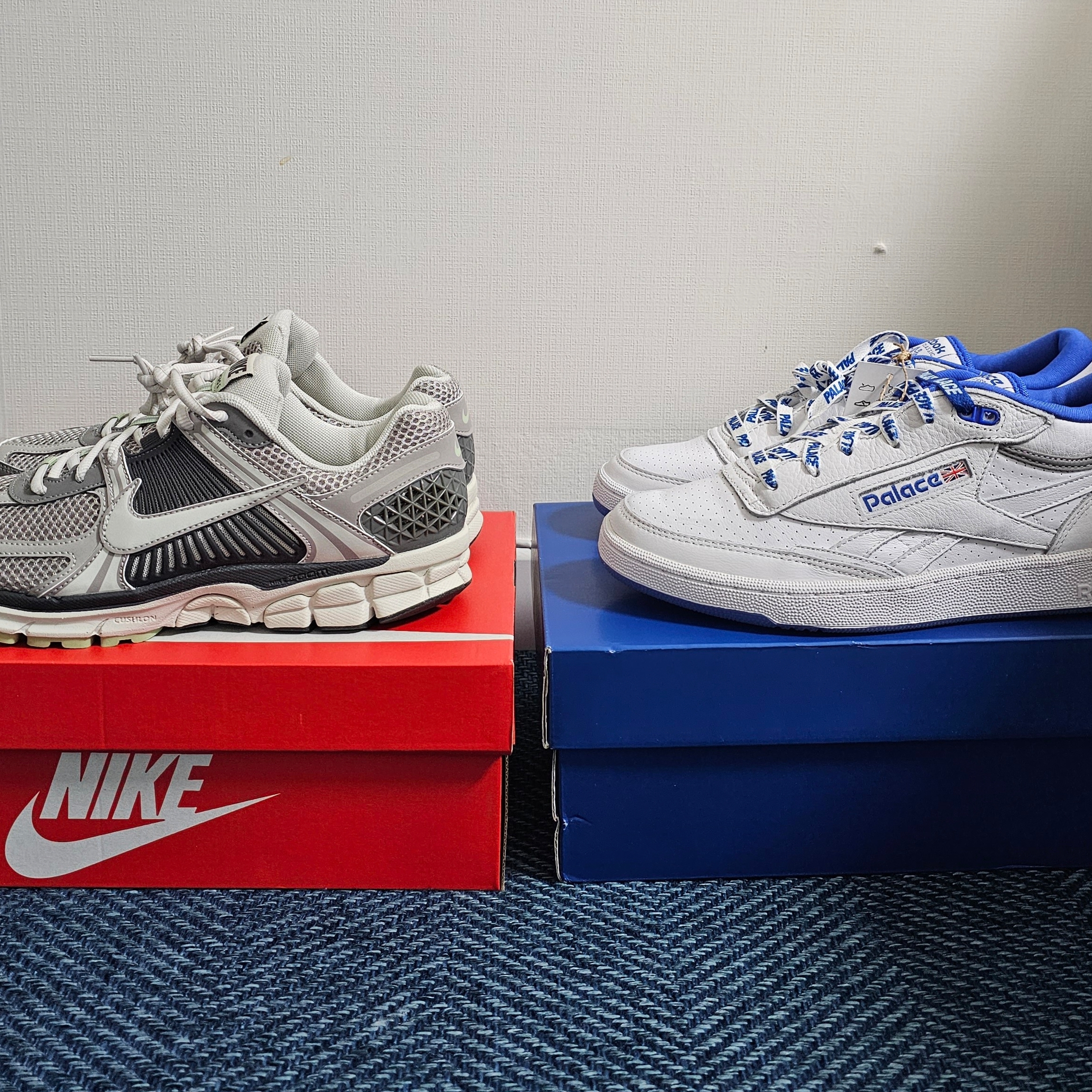 Reebok x Palace Club C Mid II Revenge Footwear White - 23SS, (W) Nike Zoom Vomero 5 Cobblestone and Flat Pewter 착용 스타일 - 1