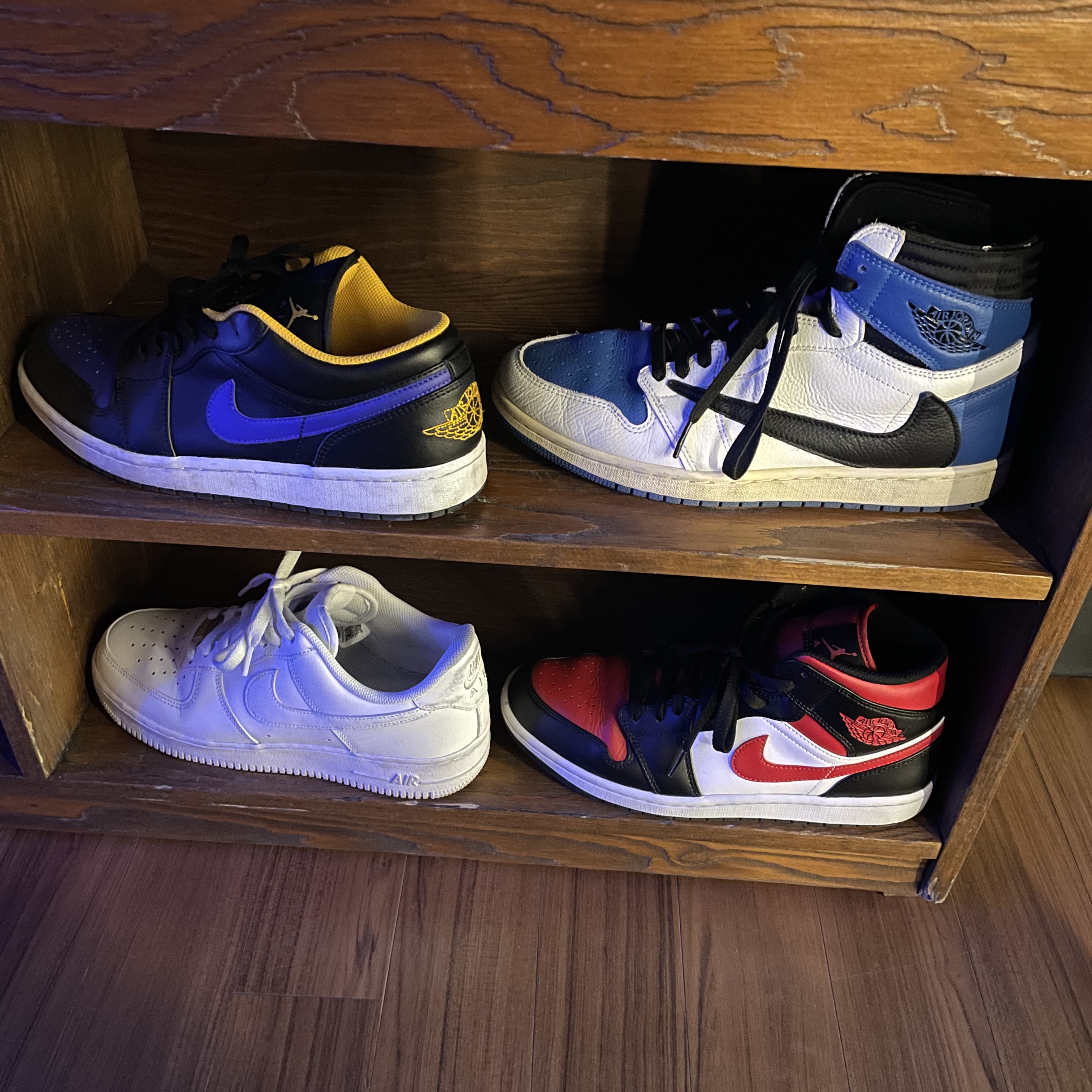 Nike Air Force 1 '07 Low White, Jordan 1 x Travis Scott x Fragment Retro High OG SP Military Blue 착용 스타일