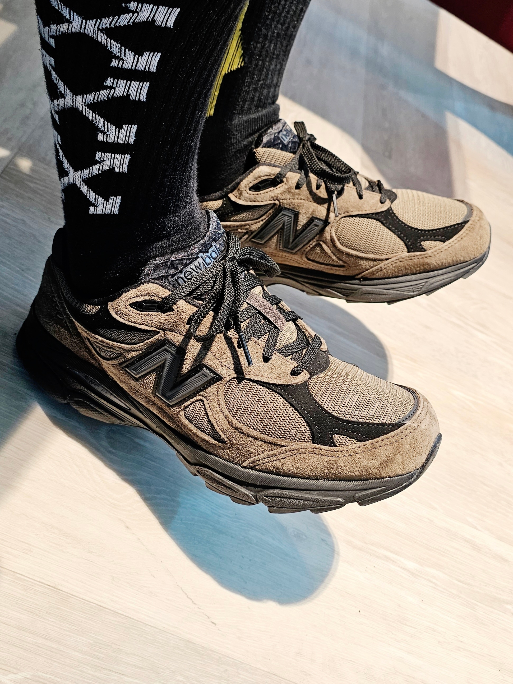 New Balance x JJJJound 990v3 Brown Black 착용 스타일