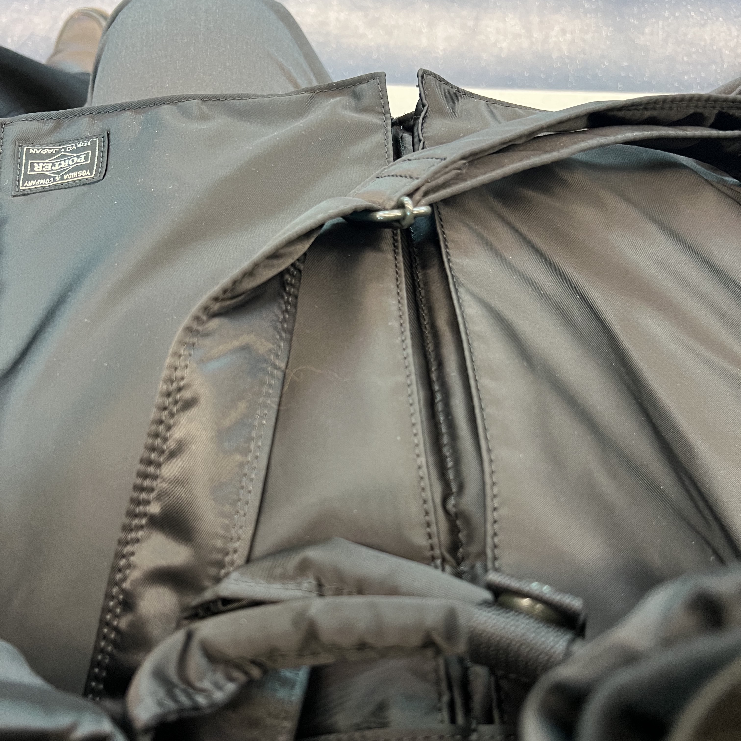 Porter Tanker 2Way Tote Bag Black 착용 스타일