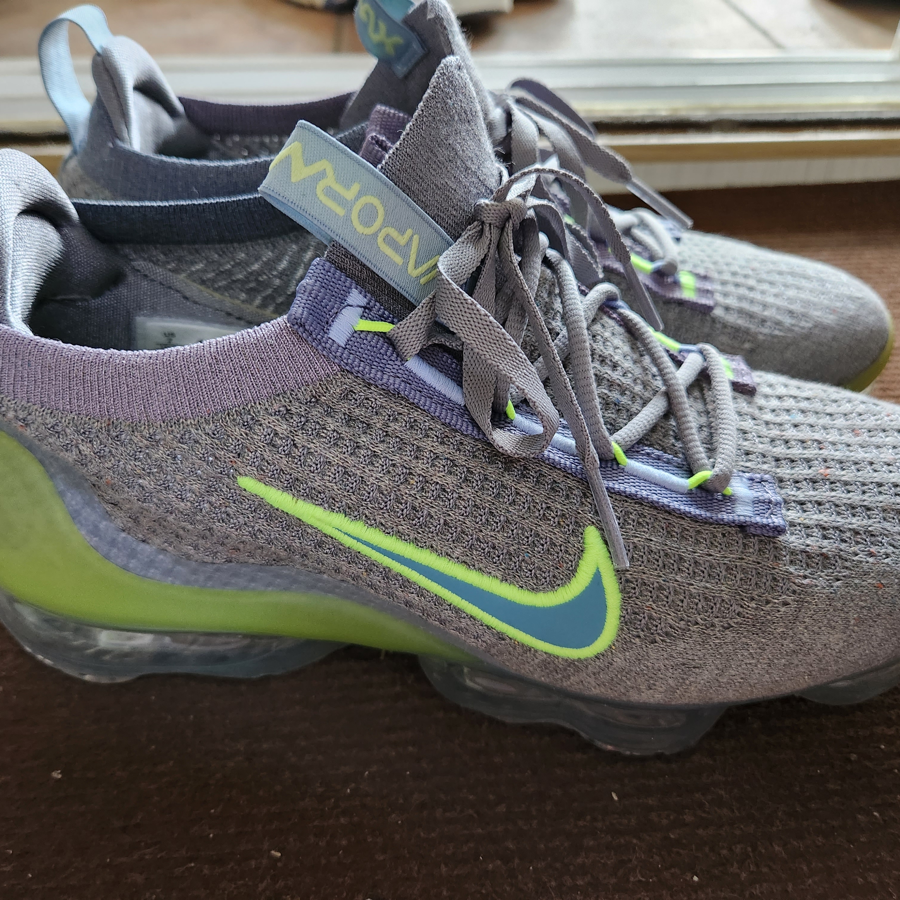 Nike Air VaporMax 2021 Flyknit Grey Particle Grey 착용 스타일