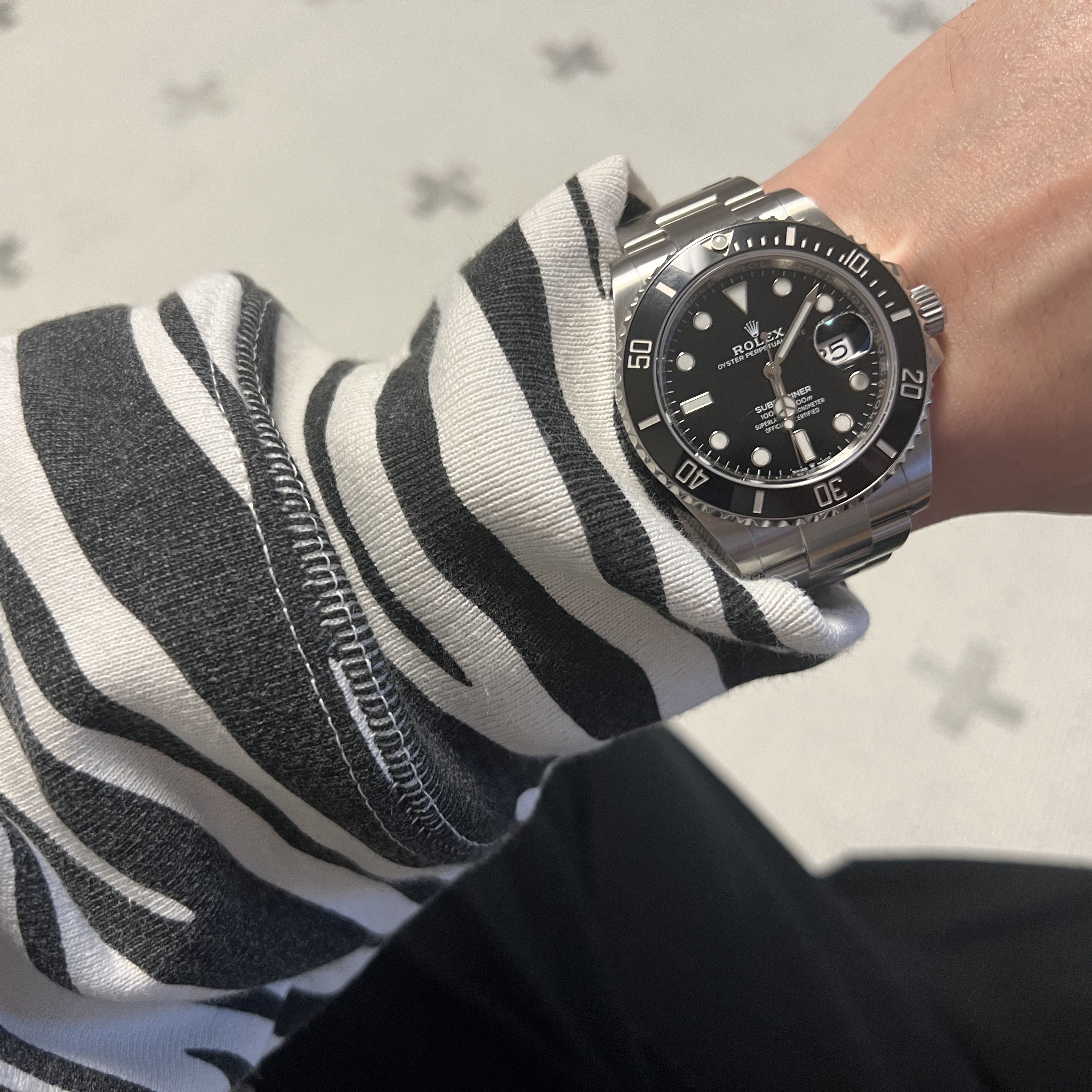 Supreme Box Logo Crewneck Zebra - 22FW, Rolex Submariner Date 41mm 126610LN Black Oyster 착용 스타일