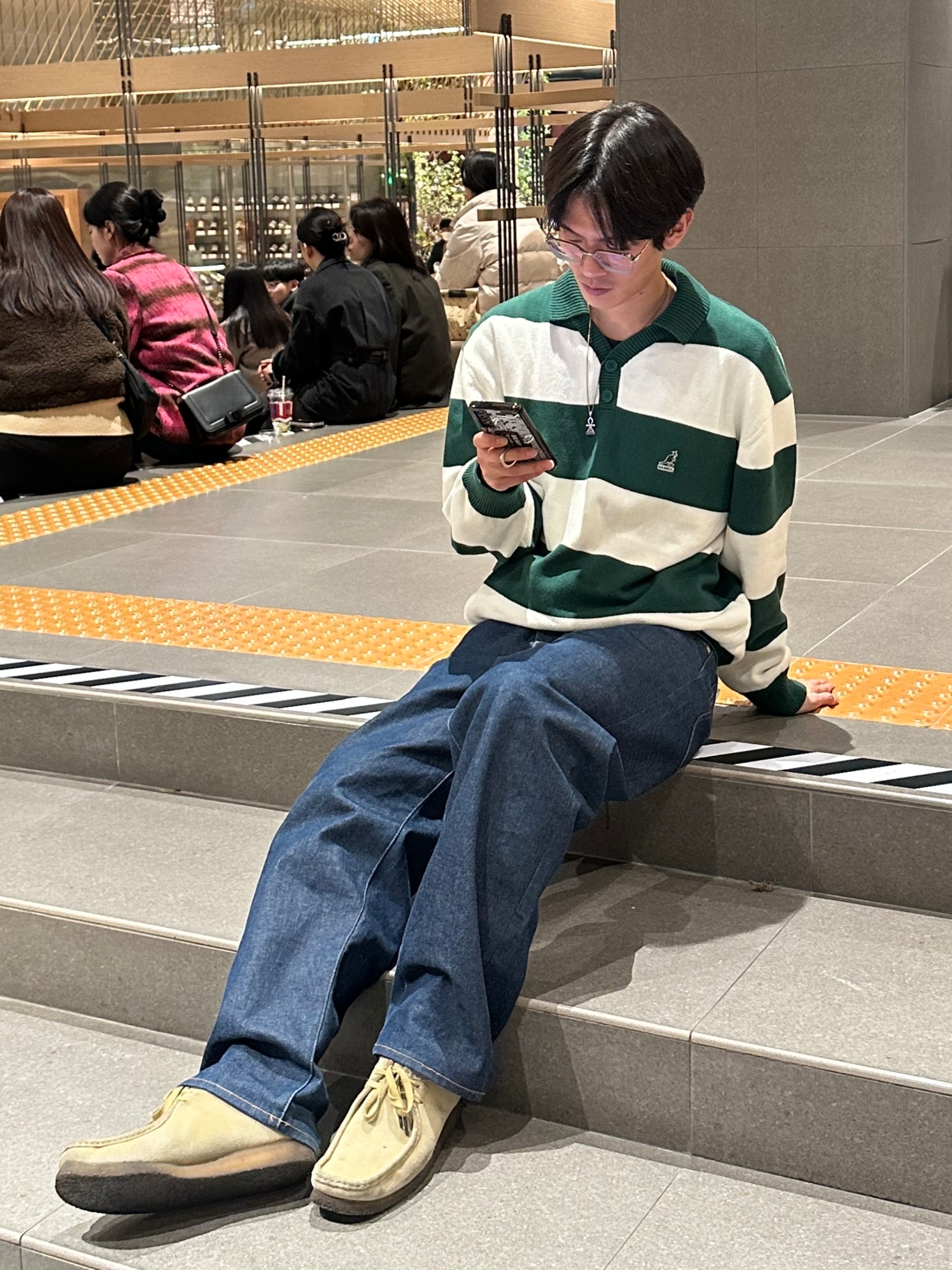 Supreme Baggy Jean Rigid Indigo - 22FW, Clarks Wallabee Maple Suede 착용 스타일