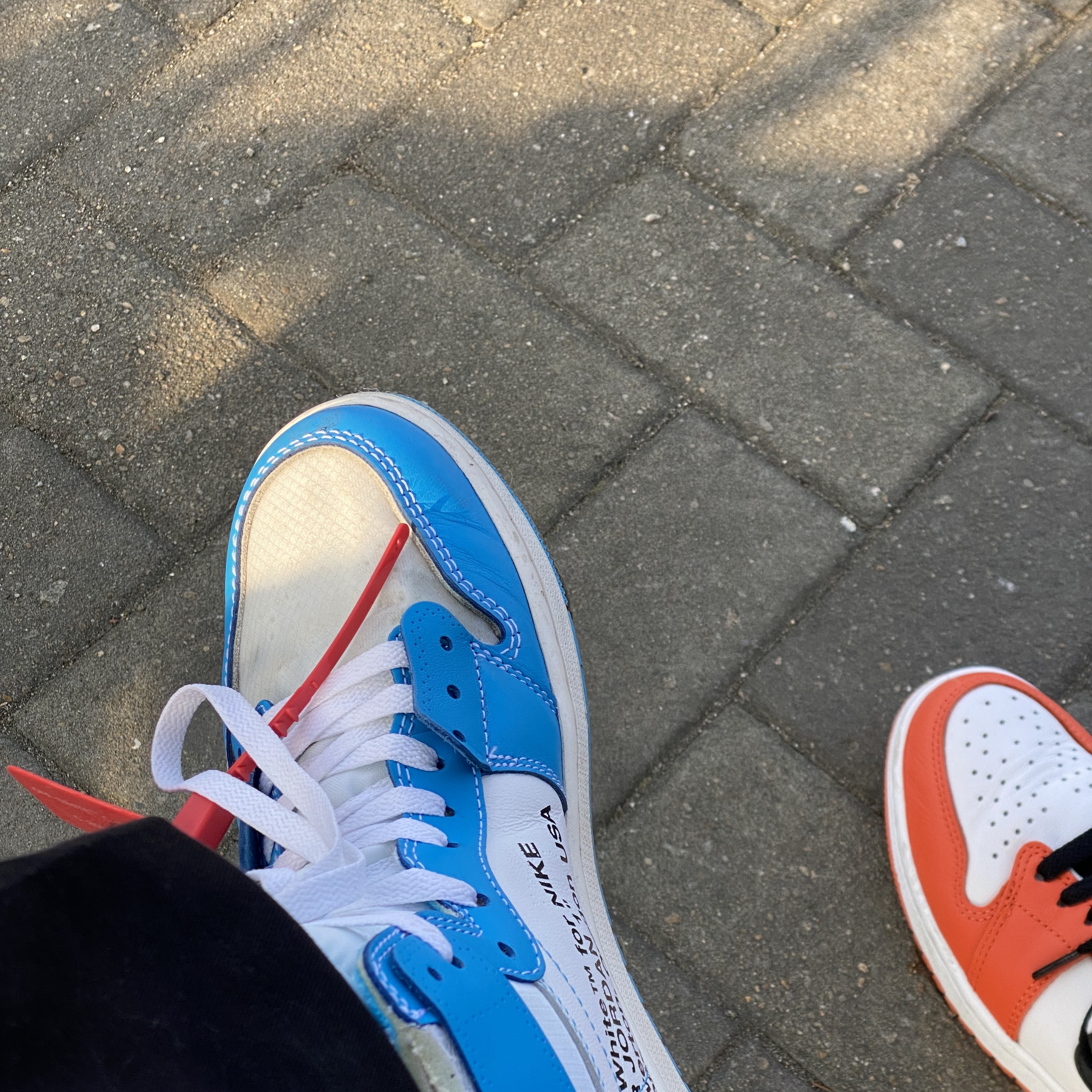 Jordan 1 x Off-White Retro High University Blue, Jordan 1 Low OG Starfish 착용 스타일 - 1