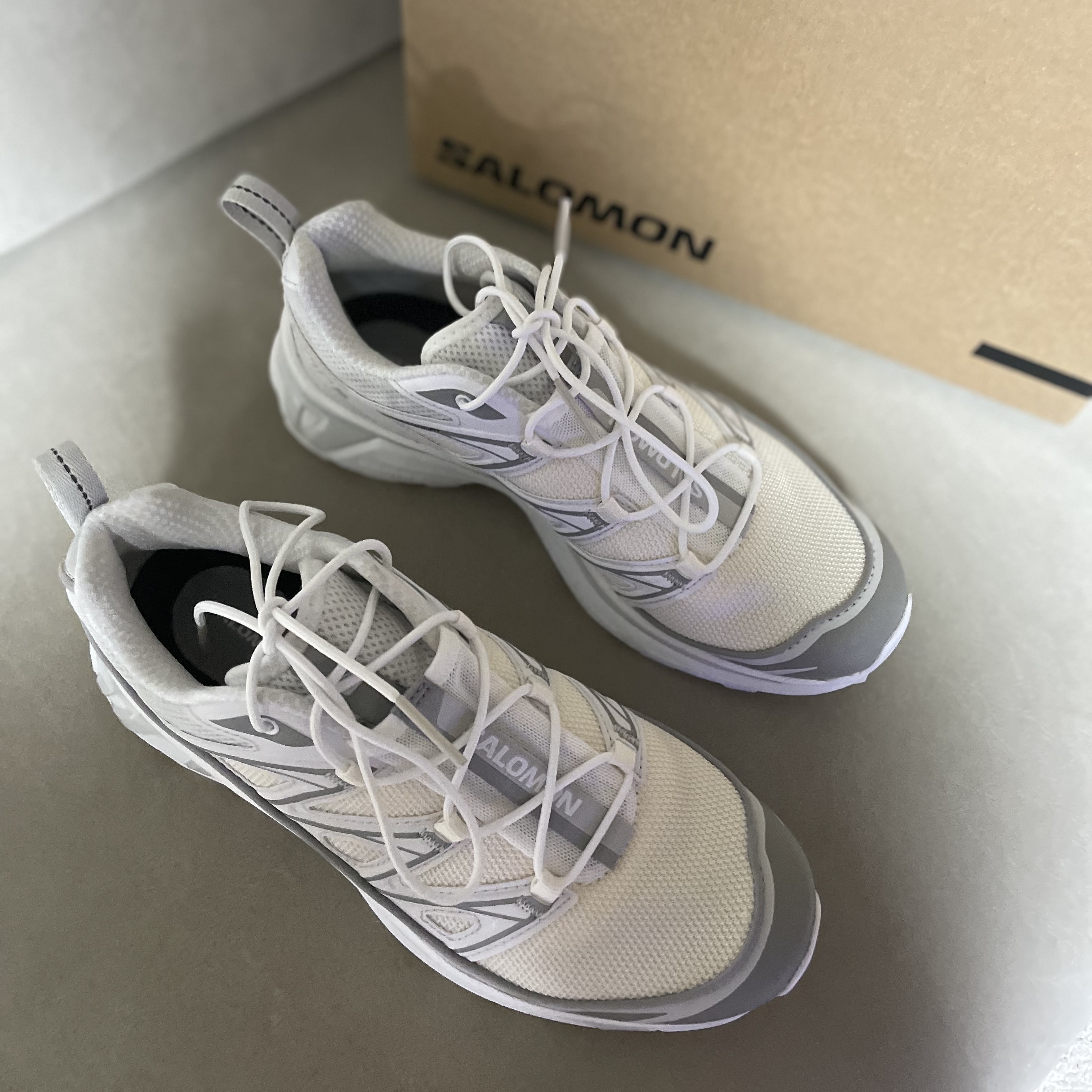 Salomon XT-6 Expanse Vanilla Ice White 착용 스타일 - 2