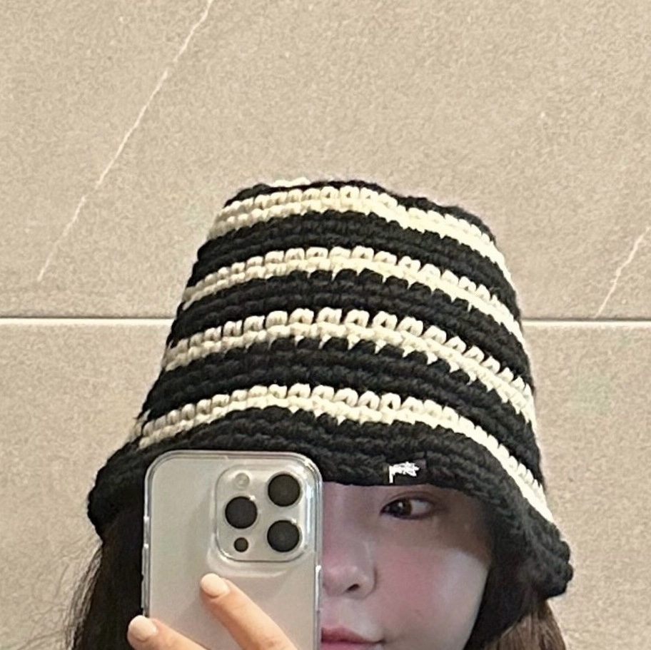 Stussy Swirl Knit Bucket Hat Black 착용 스타일