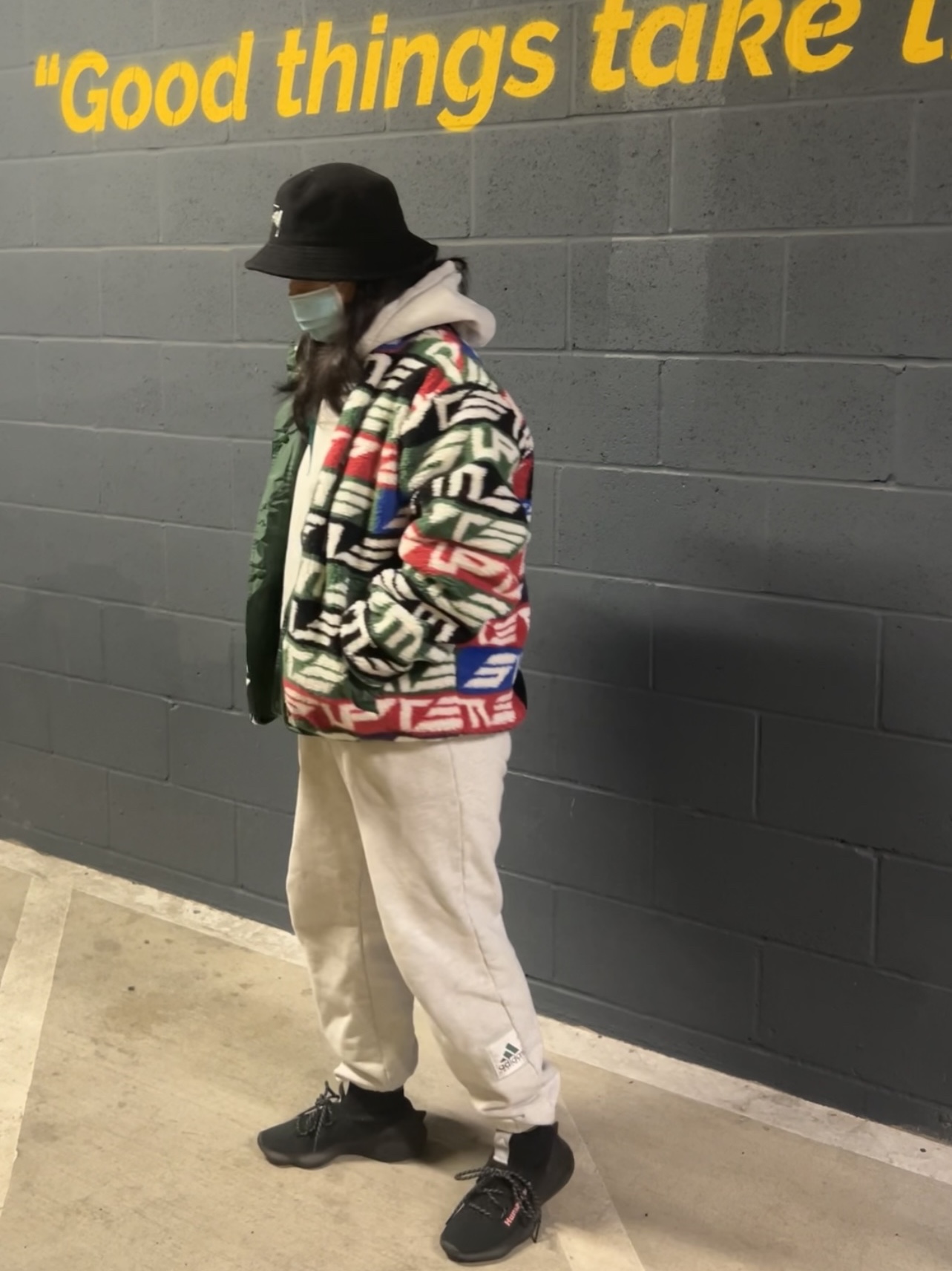Supreme Geo Reversible Windstopper Fleece Jacket Multicolor - 22FW, Adidas x Pharrell Williams Humanrace Sichona Black Pink 착용 스타일 - 3