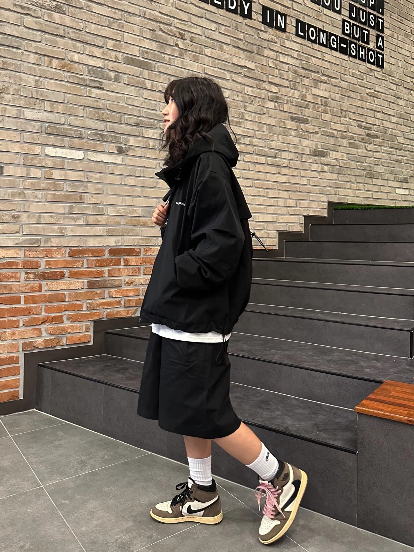 Jordan 1 x Travis Scott Retro High OG SP Mocha, Stussy Small Stock Crew Socks White (3 Pack) 착용 스타일 - 1