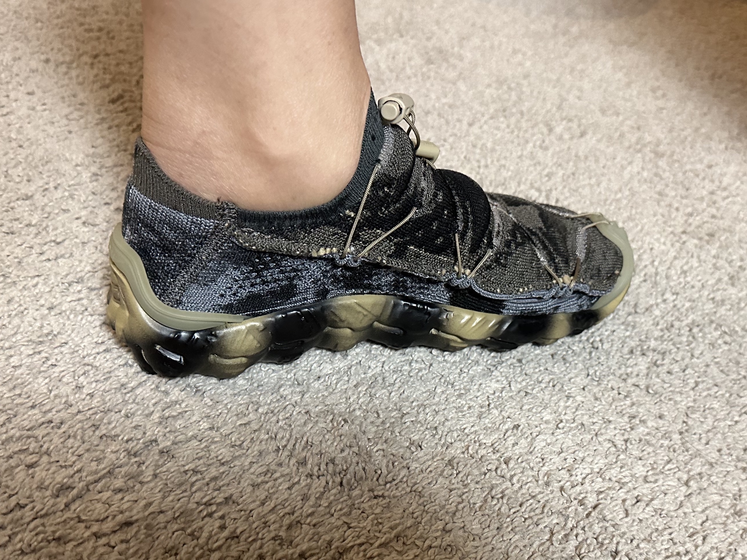 Nike ISPA Mindbody Olive Grey 착용 스타일 - 2
