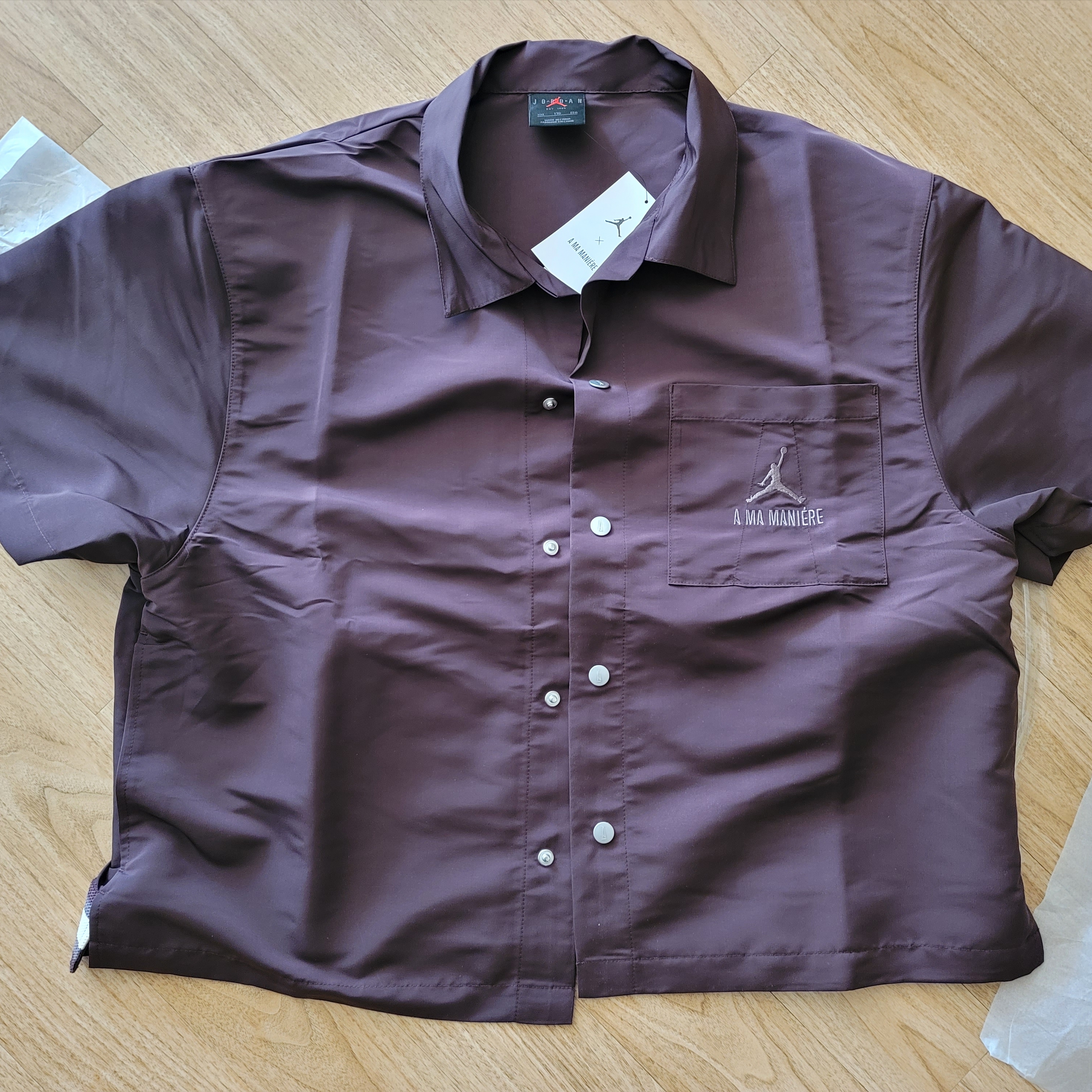 Jordan x A Ma Maniere Warm-Up Shirts Mahogany - Asia 착용 스타일 - 1