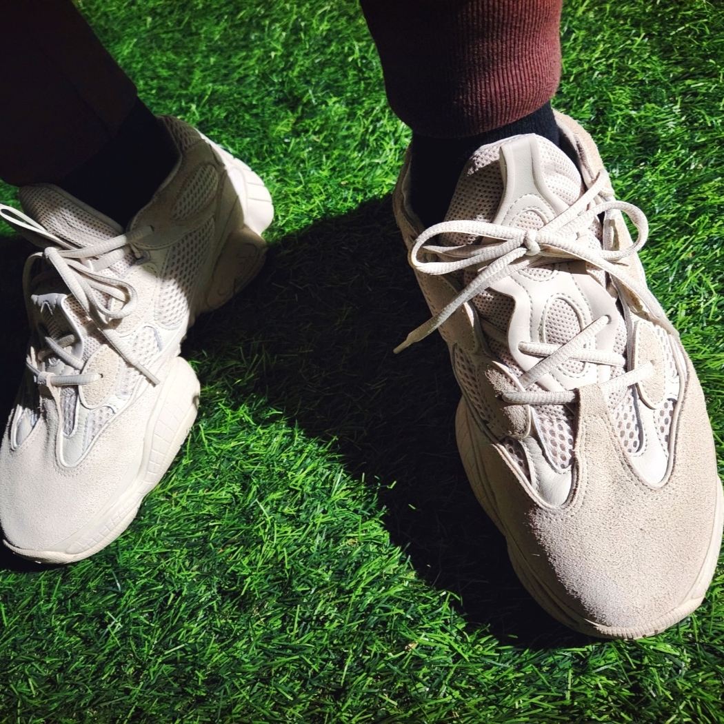 Adidas Yeezy 500 Blush 2018 착용 스타일 - 4