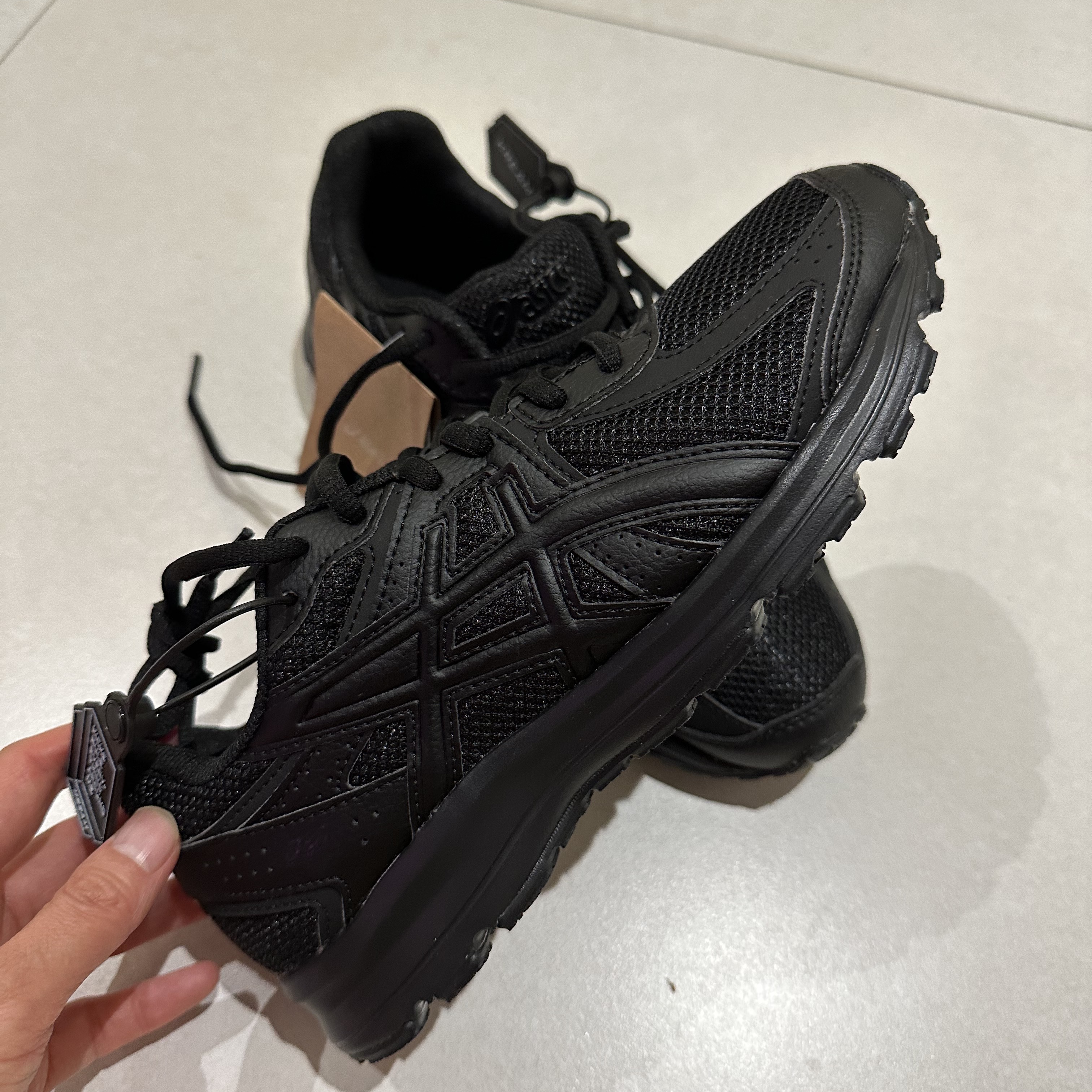 Asics Jog 100 S Black - 2E Wide 착용 스타일 - 3