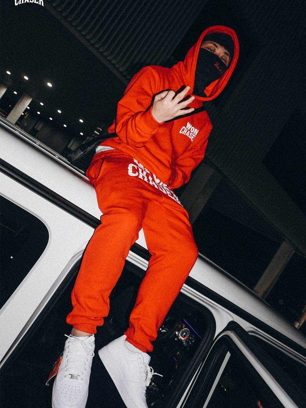 Won Chaser Chaser Hoodie Red, Won Chaser Chaser Sweatpants Red 착용 스타일