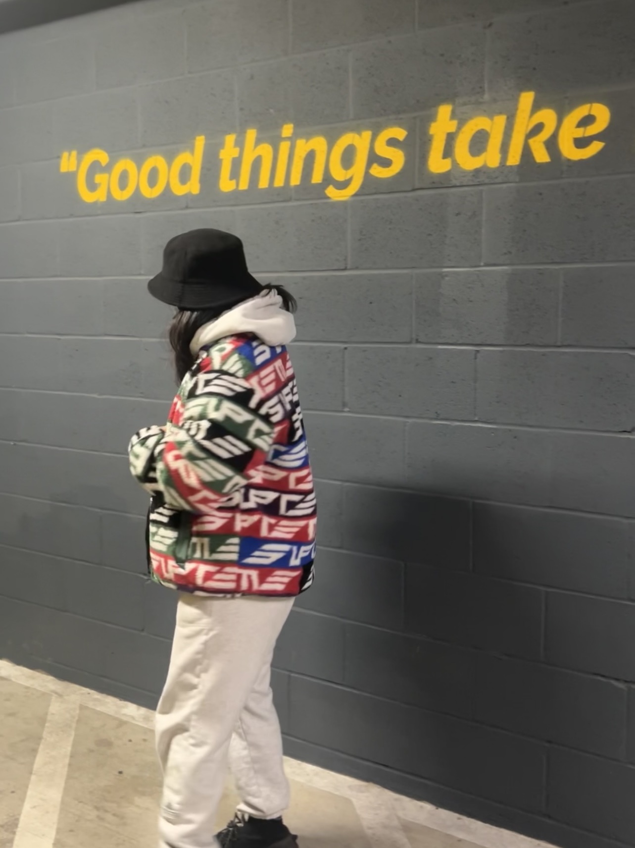 Supreme Geo Reversible Windstopper Fleece Jacket Multicolor - 22FW, Adidas x Pharrell Williams Humanrace Sichona Black Pink 착용 스타일 - 4