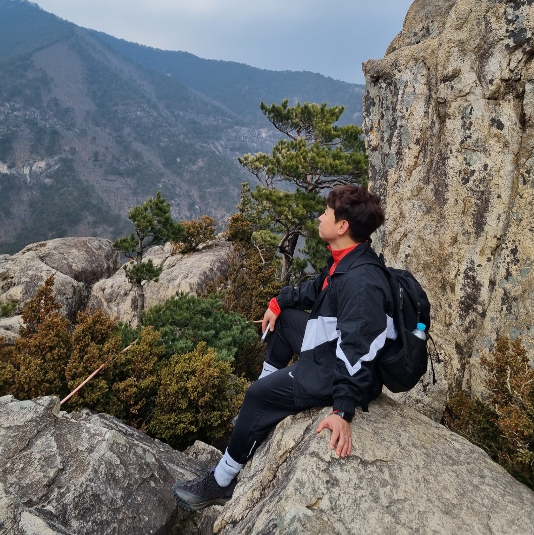 Nike ACG Mountain Fly Low Brown Basalt, Nike NSW Big Swoosh Woven Jacket Black - Asia 착용 스타일