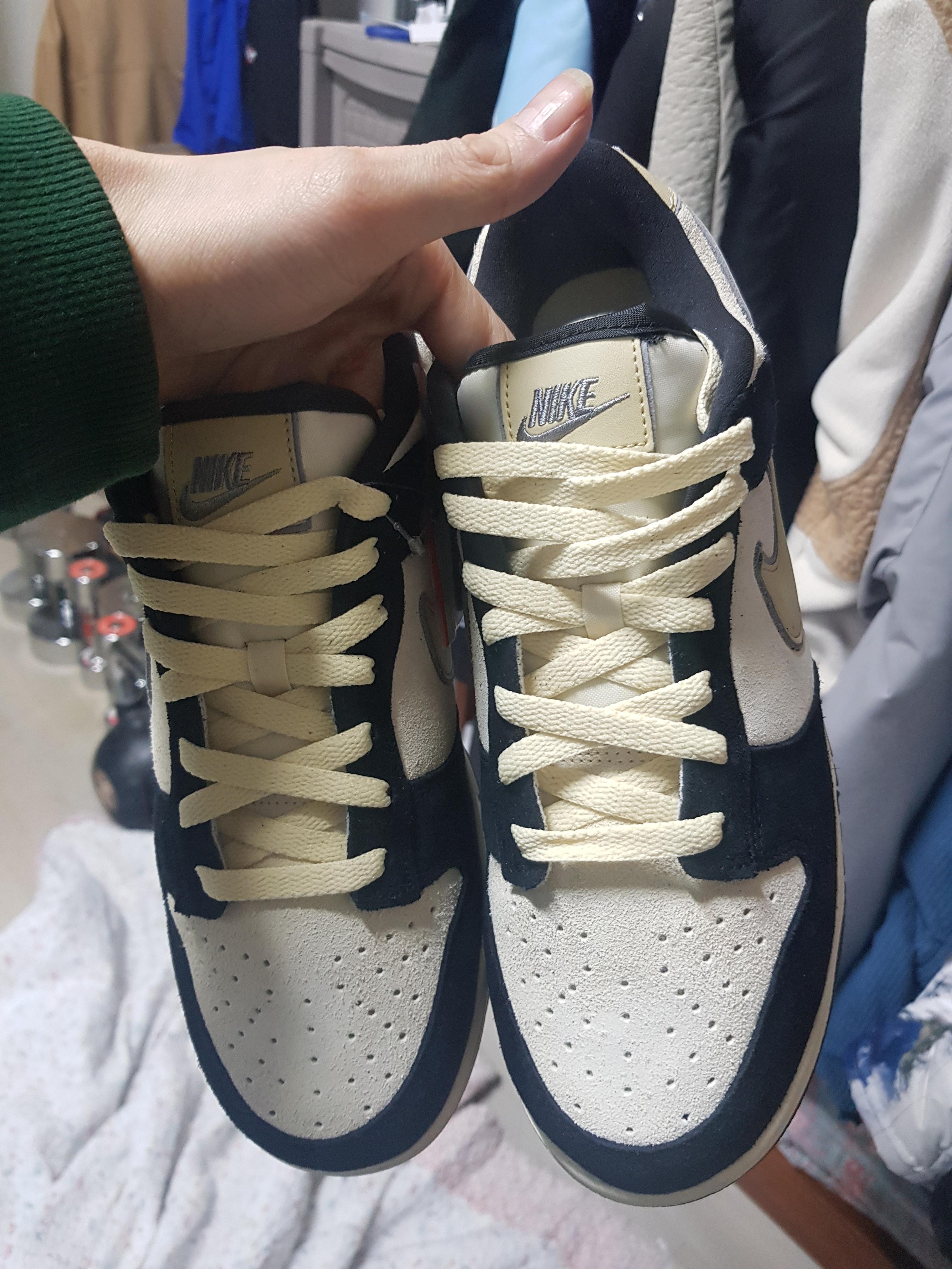 (W) Nike Dunk Low LX Black Suede 착용 스타일