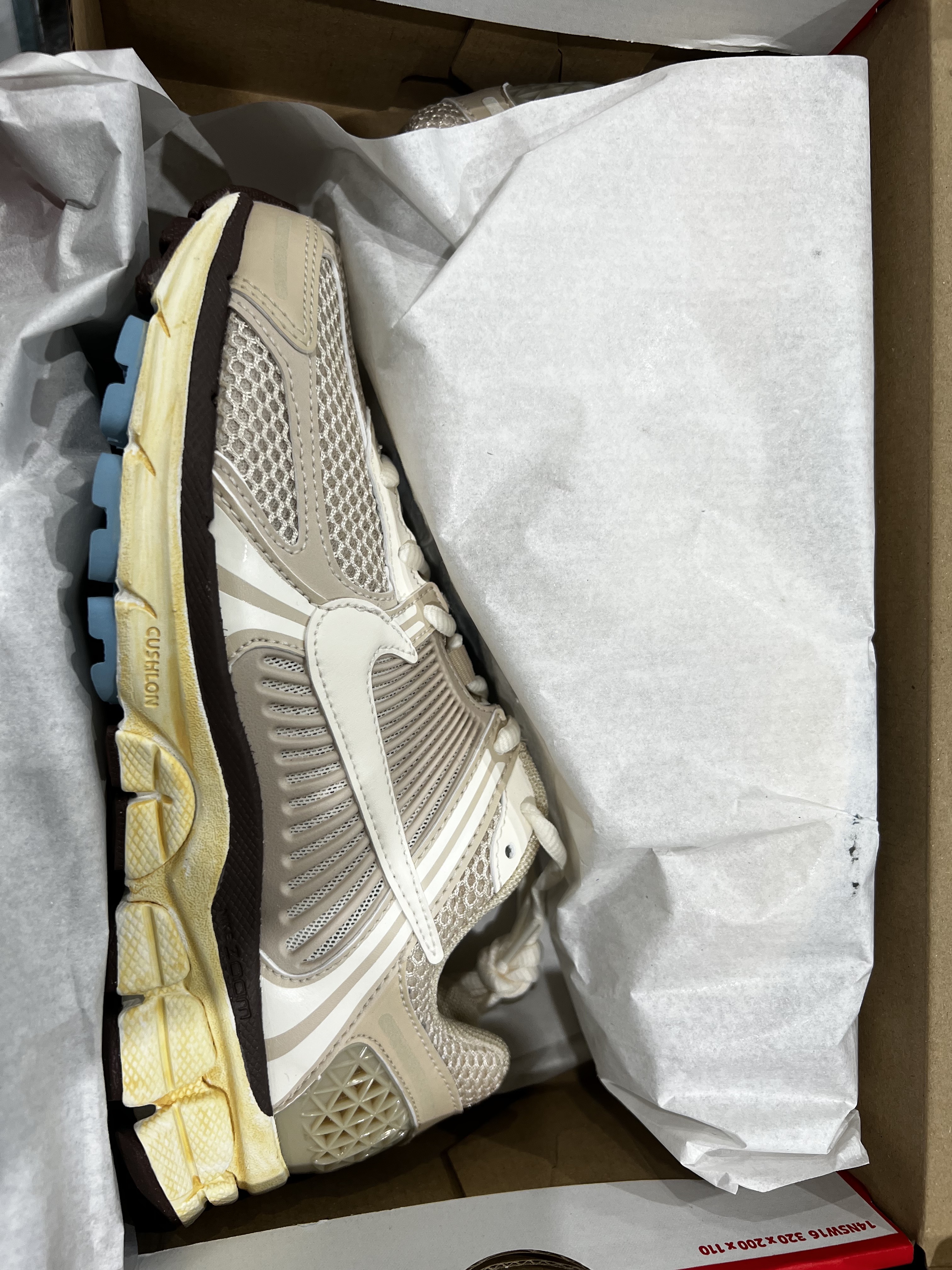 (W) Nike Zoom Vomero 5 Oatmeal 착용 스타일