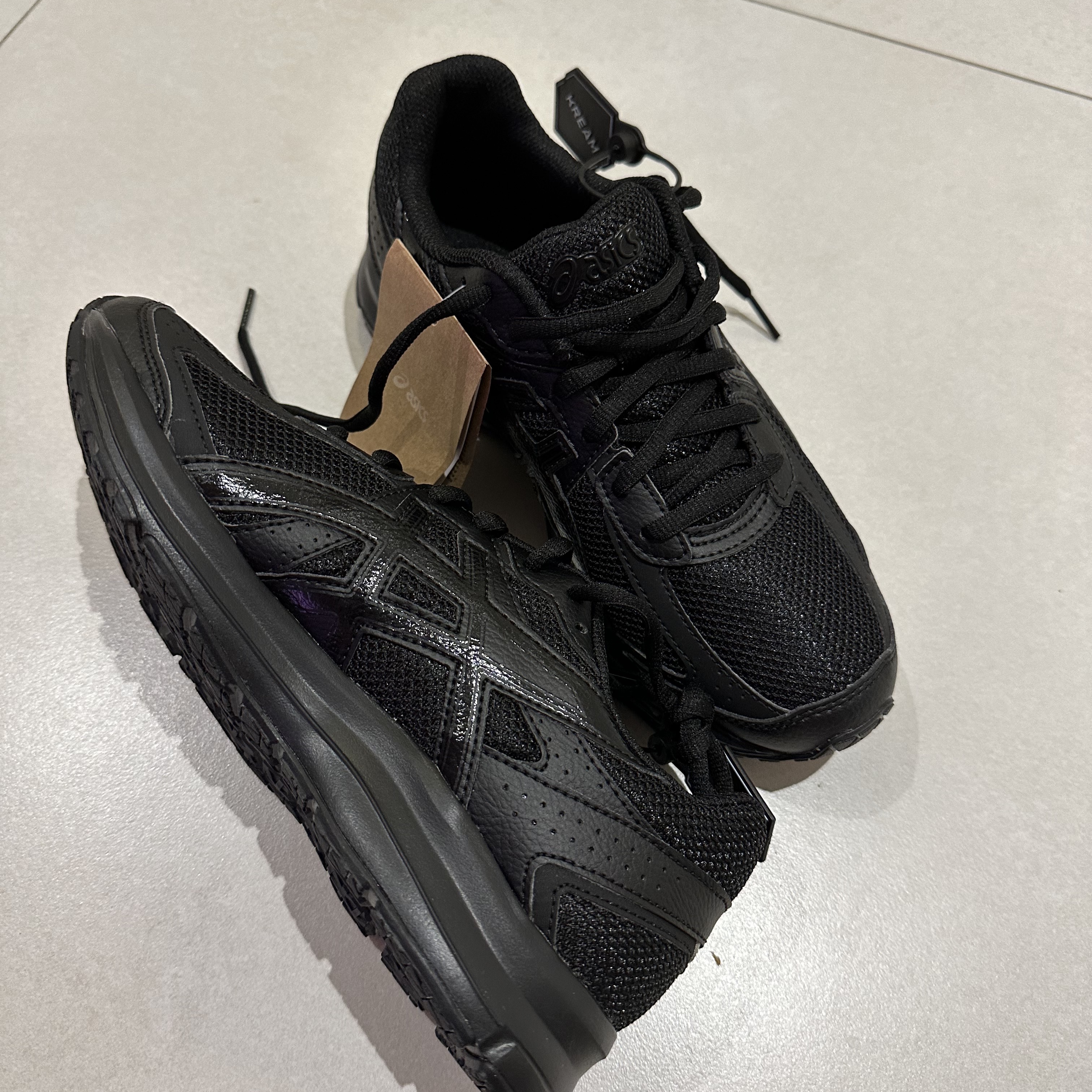 Asics Jog 100 S Black - 2E Wide 착용 스타일 - 2