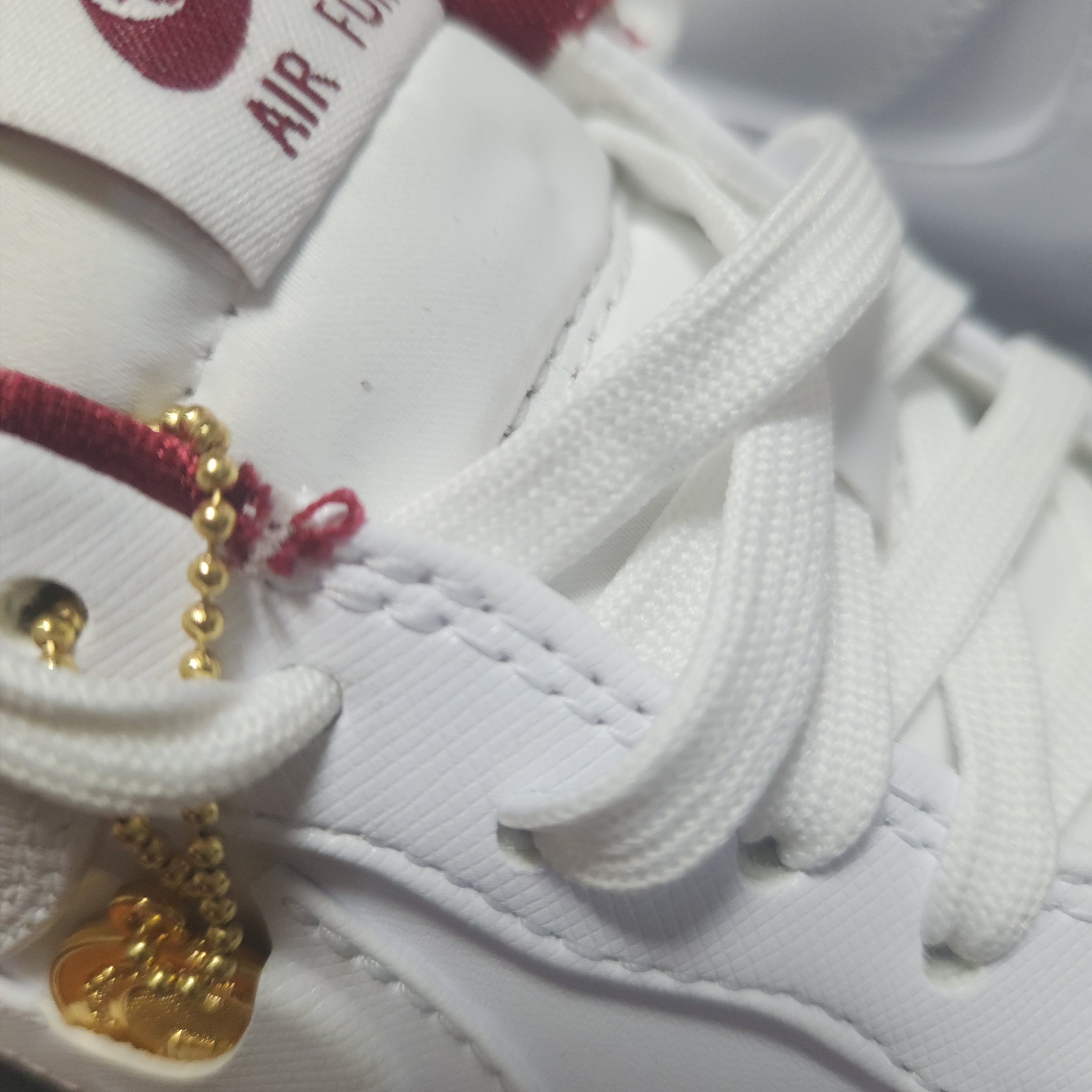 (W) Nike Air Force 1 '07 SE White Team Red 착용 스타일 - 1