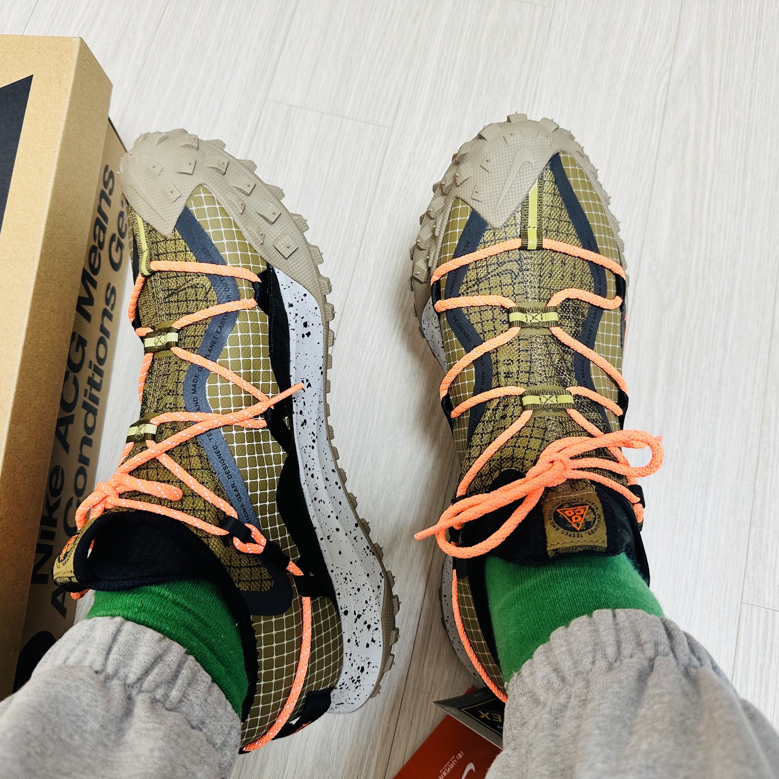 Nike ACG Mountain Fly Low Gore-Tex SE Hazel Rush 착용 스타일 - 2