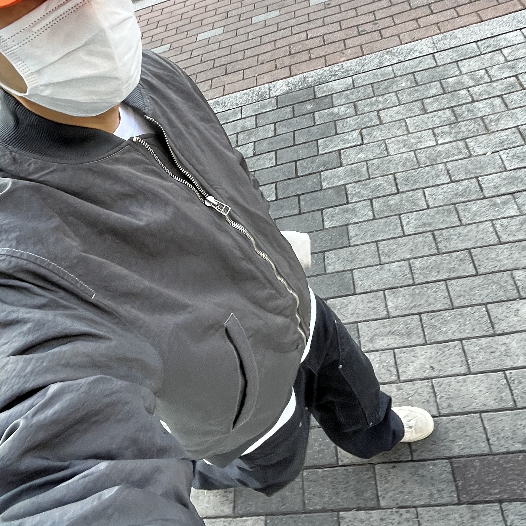 Stussy Dyed Nylon Bomber Charcoal, Nike x Stussy Air Force 1 '07 Mid SP Fossil 착용 스타일