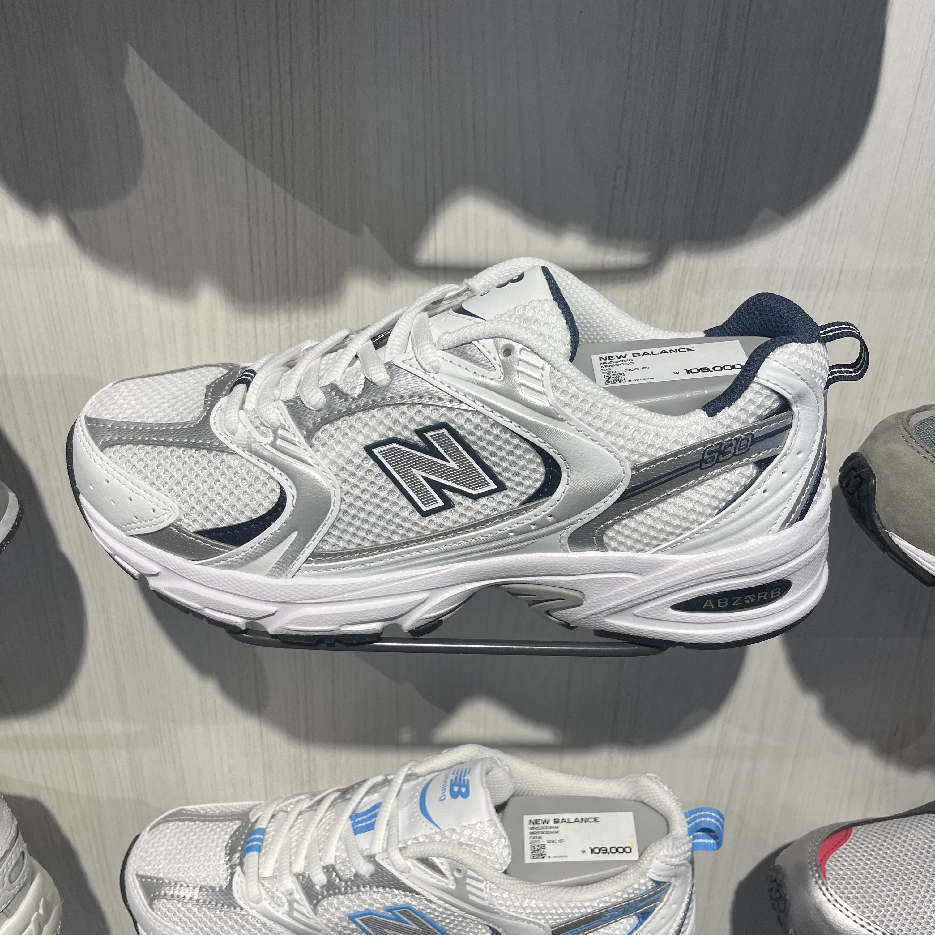 New Balance 530 White 착용 스타일 - 2