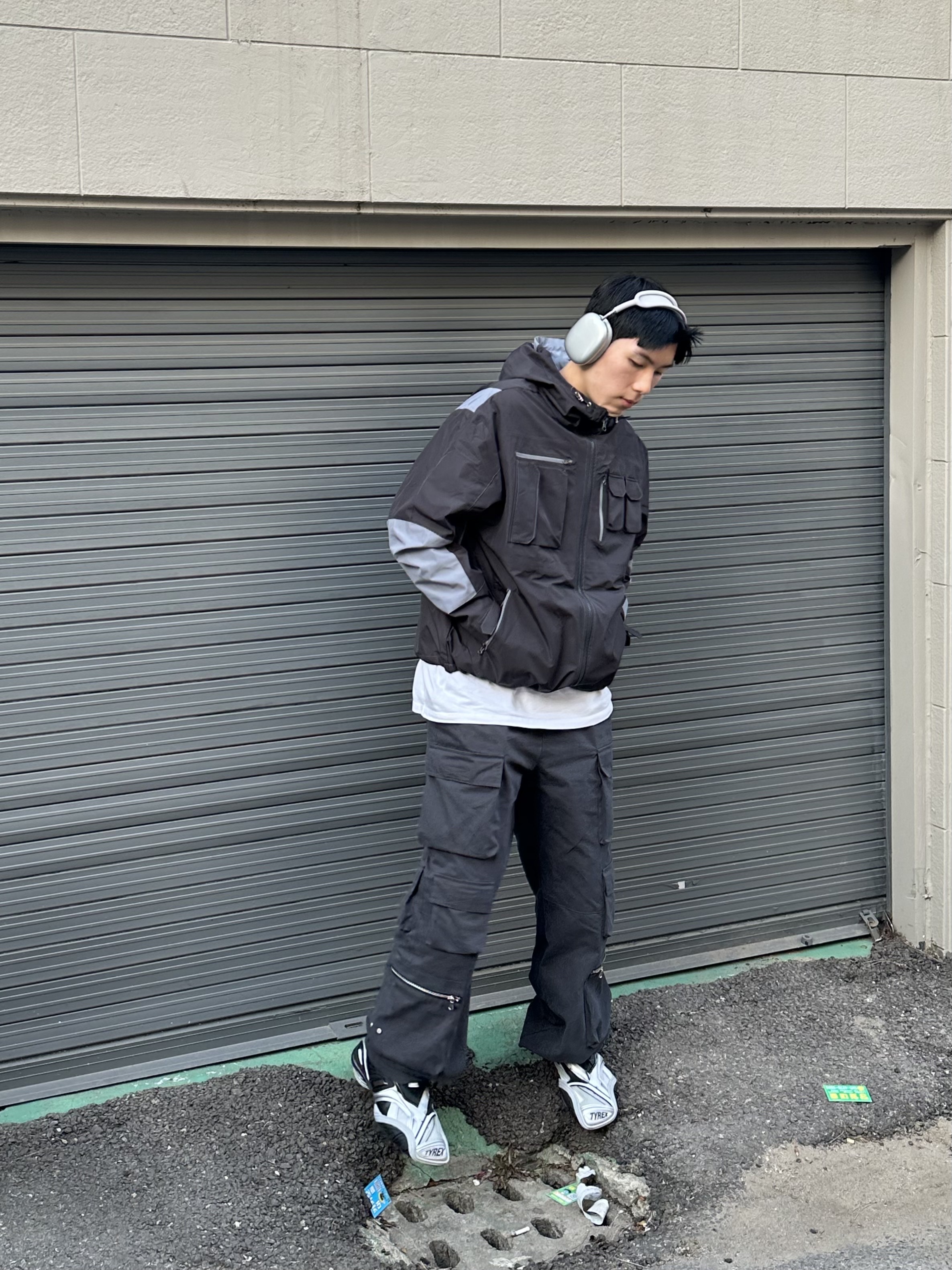 Balenciaga Tyrex Sneakers Black Grey, Apple AirPods Max Lightning Silver (Korean Ver.) 착용 스타일 - 1