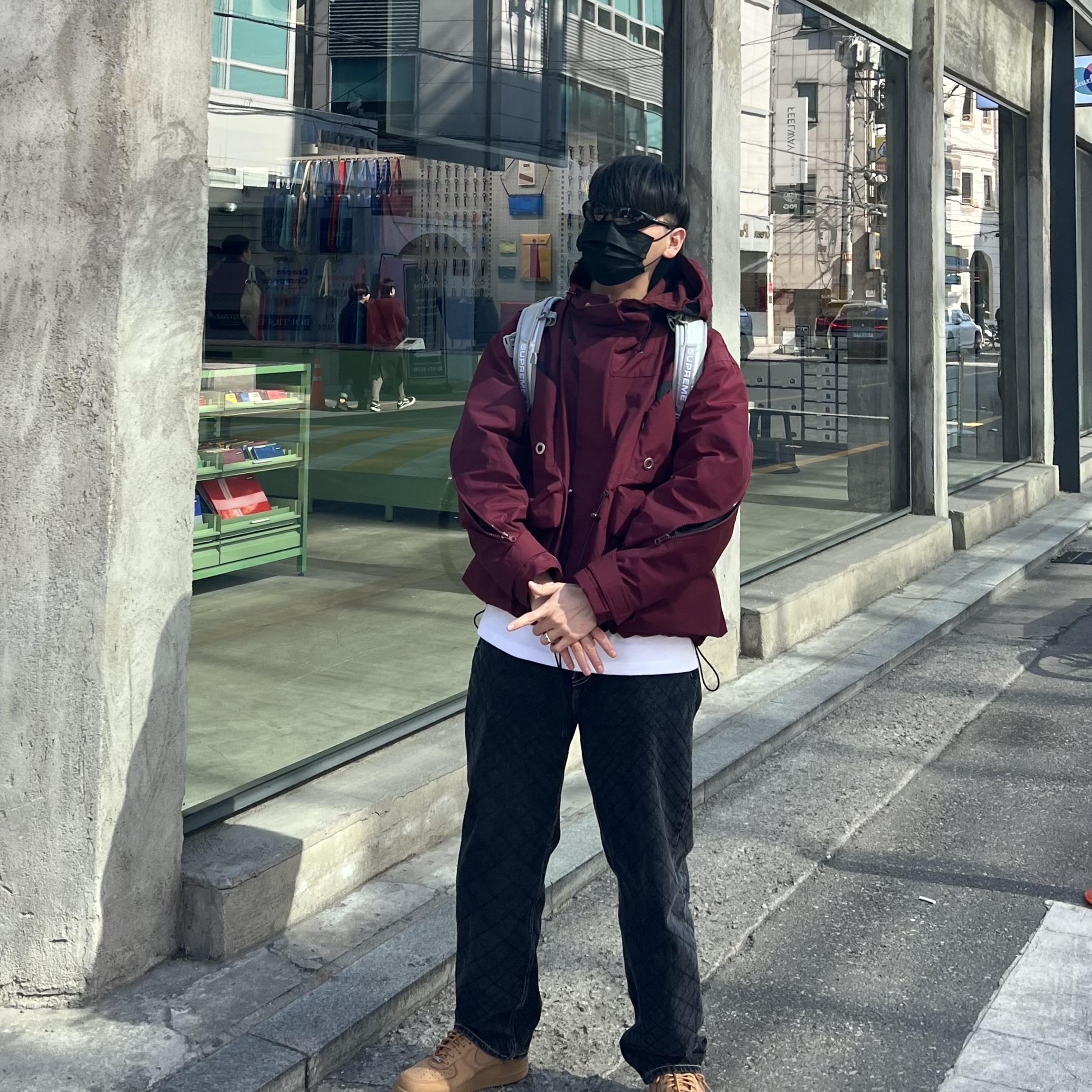 Nike x Supreme Air Force 1 Low Flax, Supreme Backpack Silver - 22FW 착용 스타일 - 2