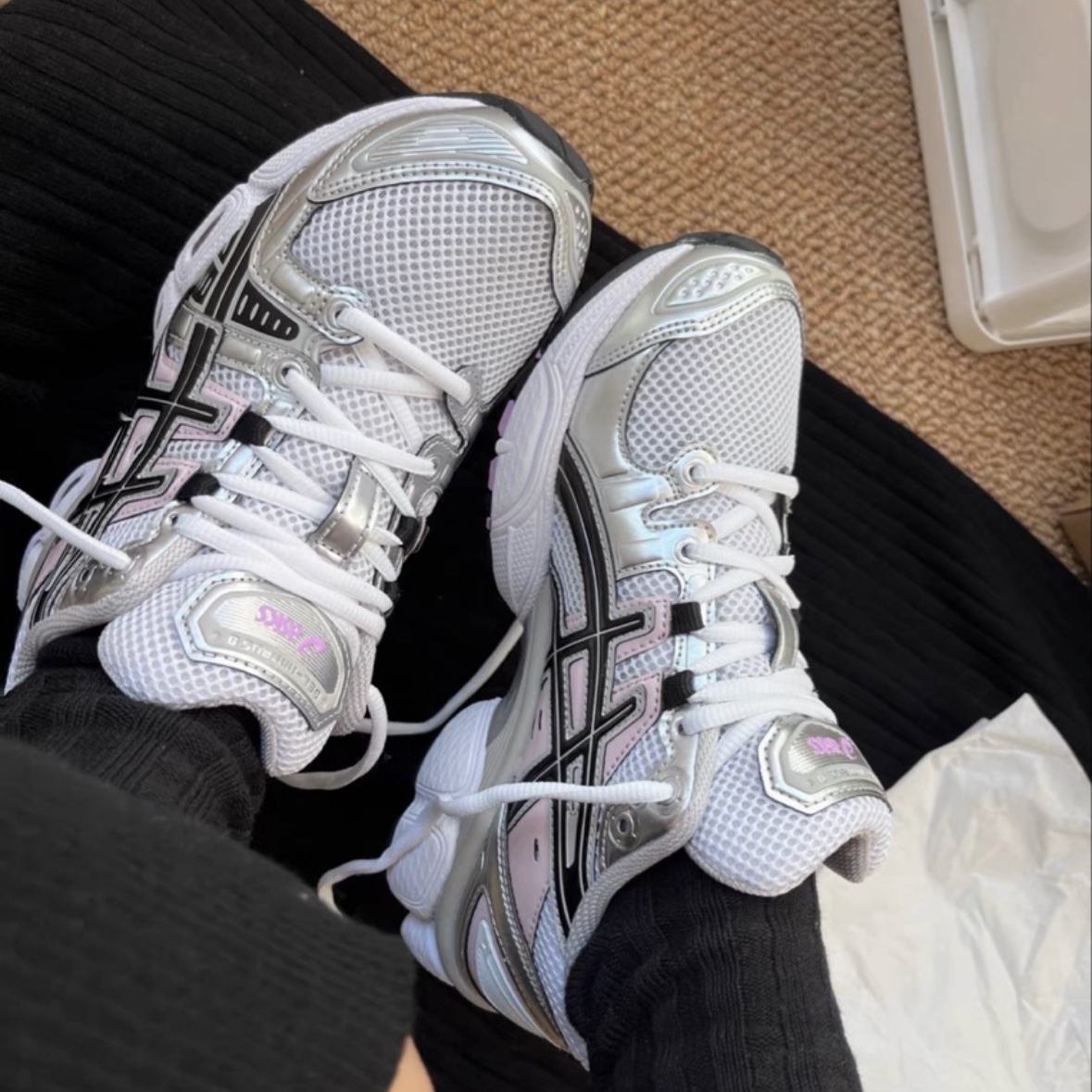 (W) Asics Gel-Nimbus 9 White Black 착용 스타일