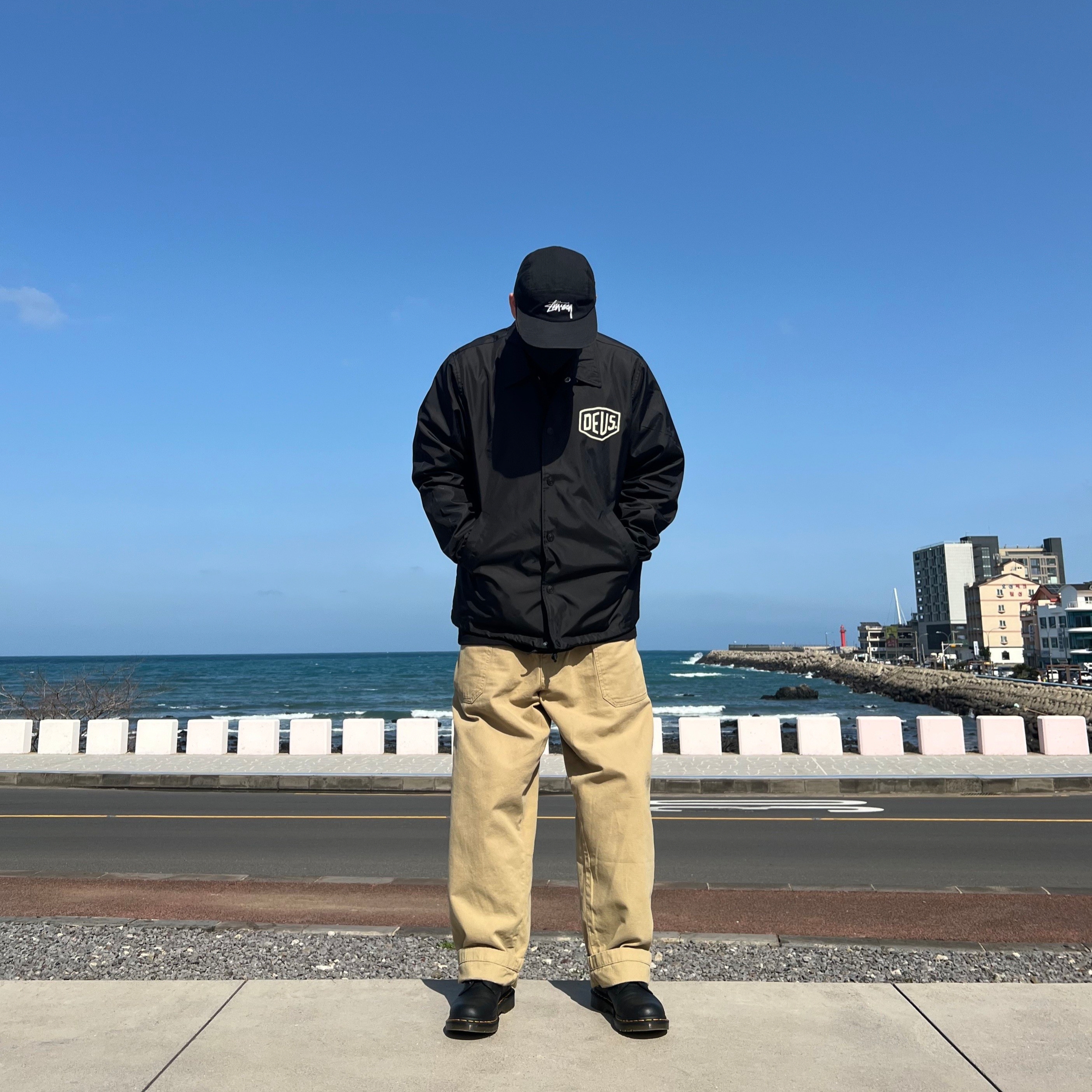 Stussy Stock Low Pro Cap Black, Deus Ex Machina Tokyo Asakusa Address Coach Jacket Black 착용 스타일