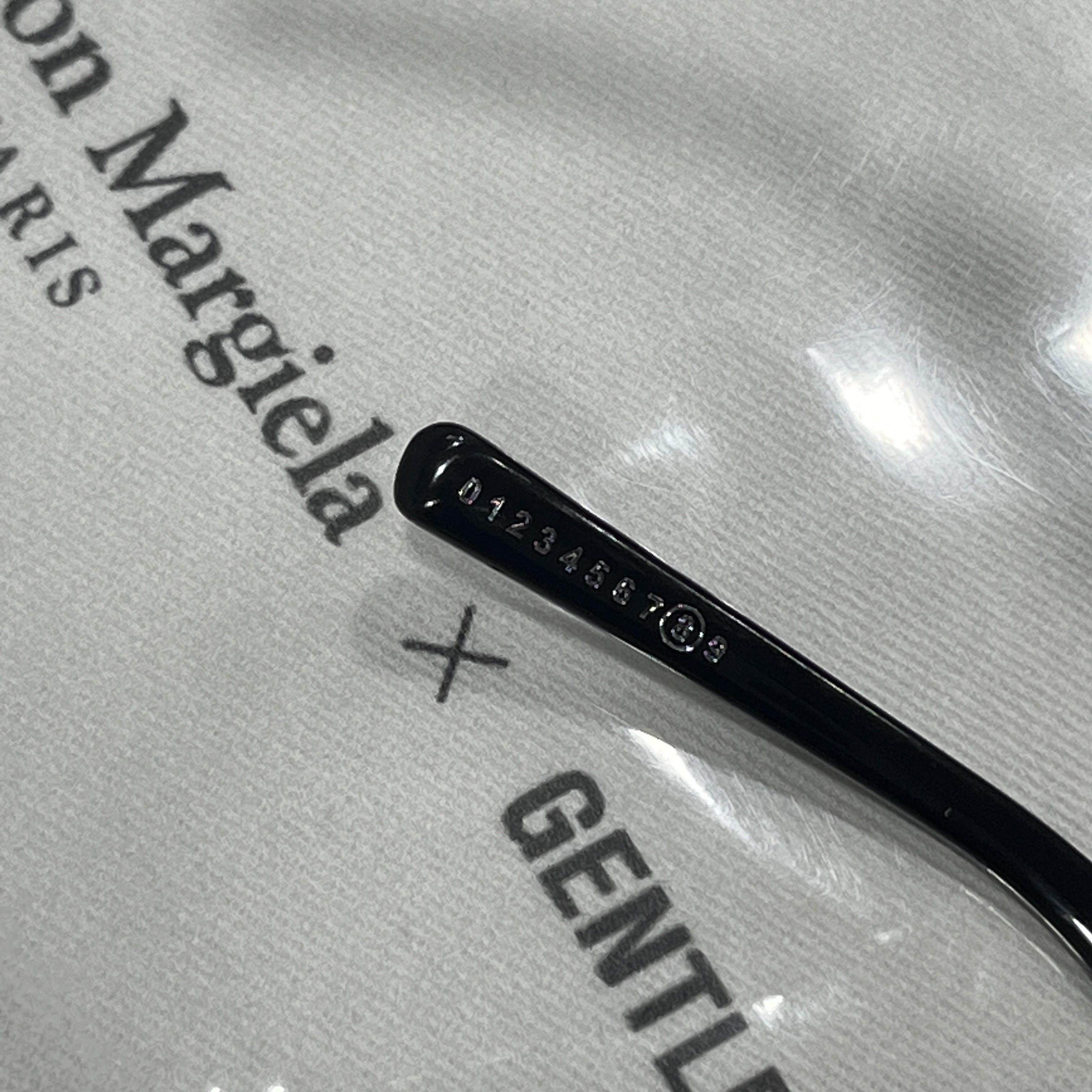 Gentle Monster x Maison Margiela MM010 Clear Black 착용 스타일 - 5