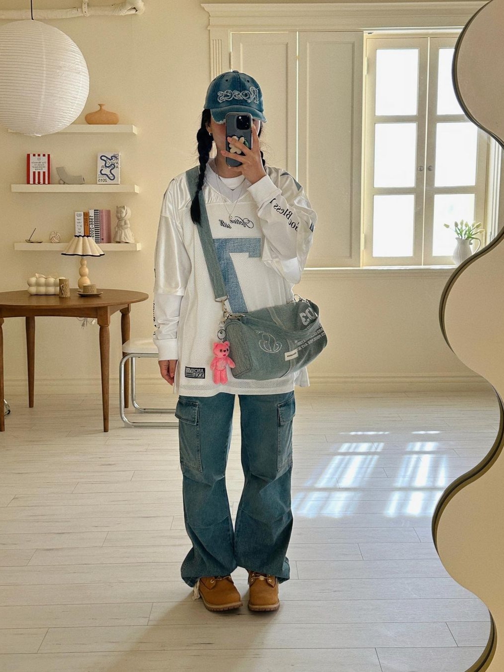 2000Archives Roses Denim Ball Cap, 2000Archives Football T-Shirt Denim 착용 스타일 - 1