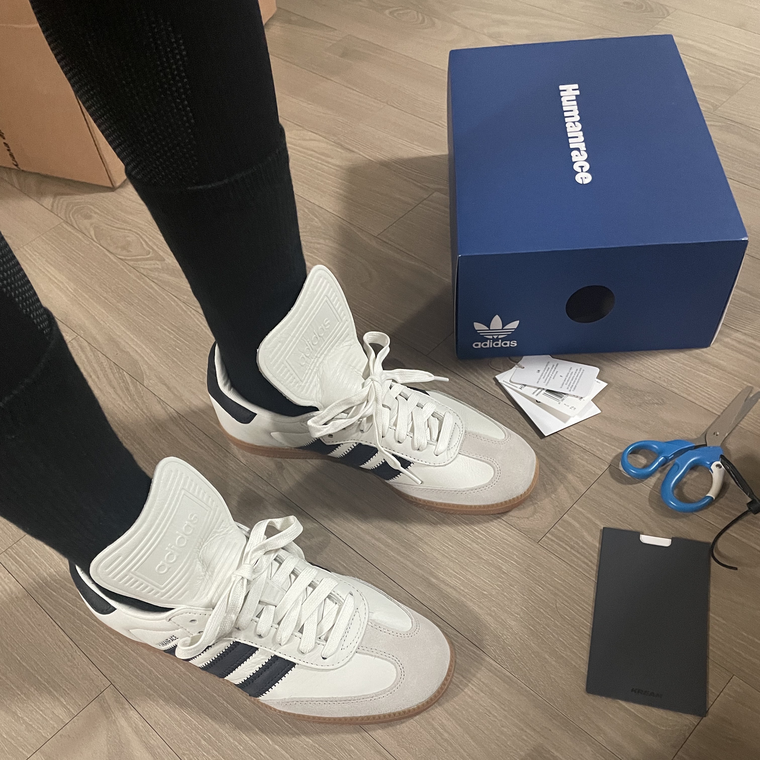 Adidas x Pharrell Williams Humanrace Samba Cloud White Night Grey 착용 스타일