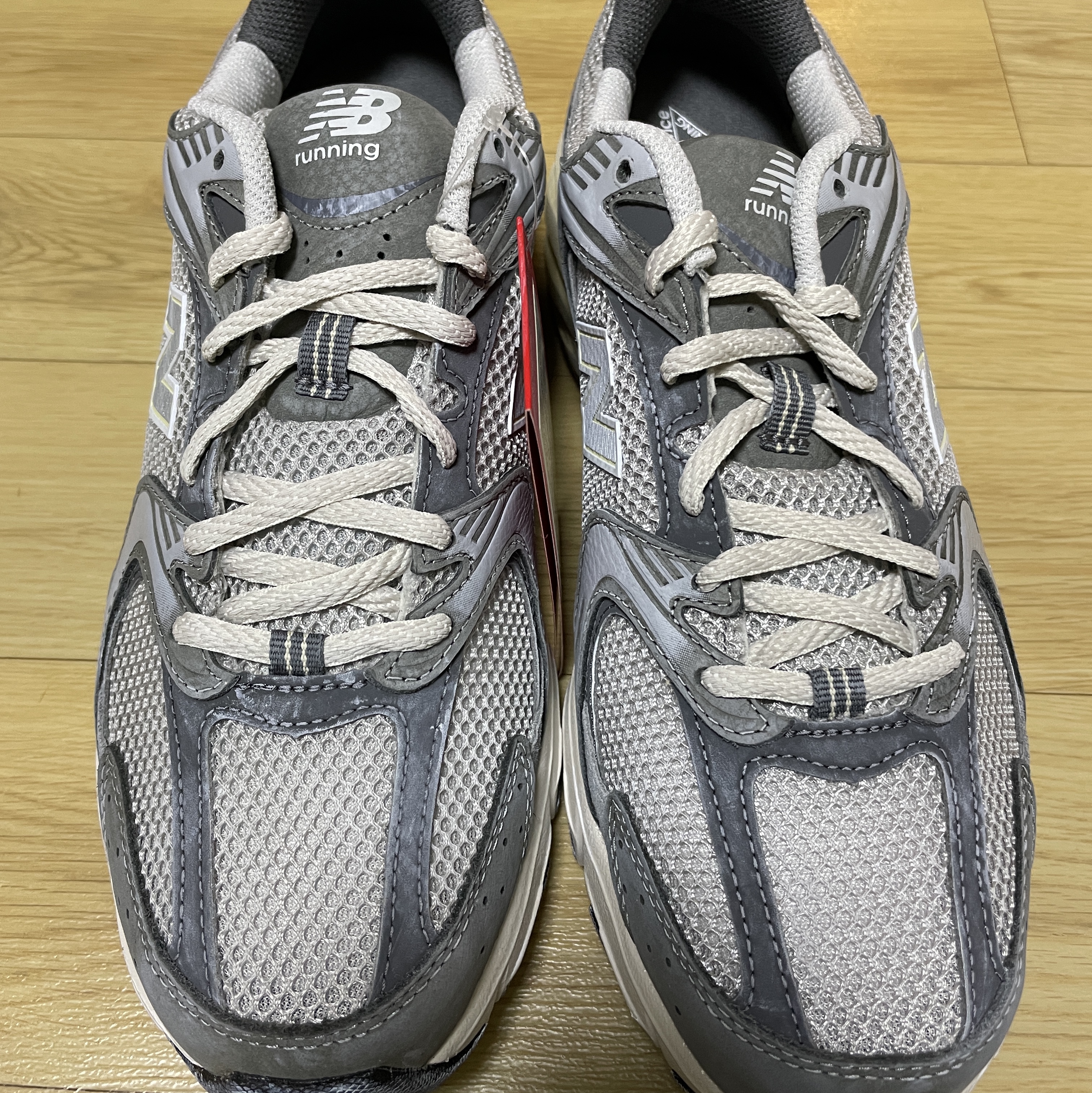 New Balance 530 Premium Vintage Grey Matter 착용 스타일 - 1