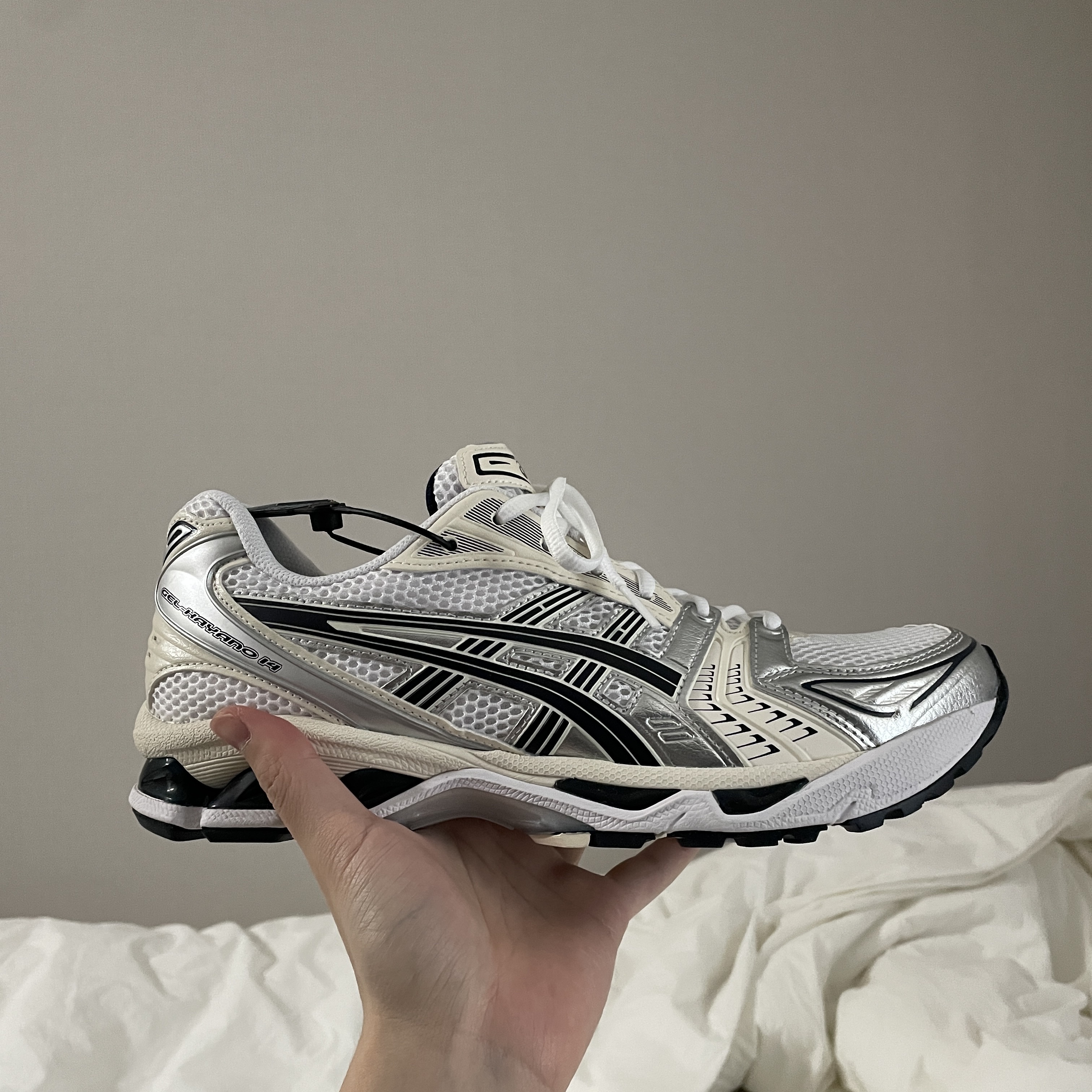 (W) Asics Gel-Kayano 14 White Midnight 착용 스타일