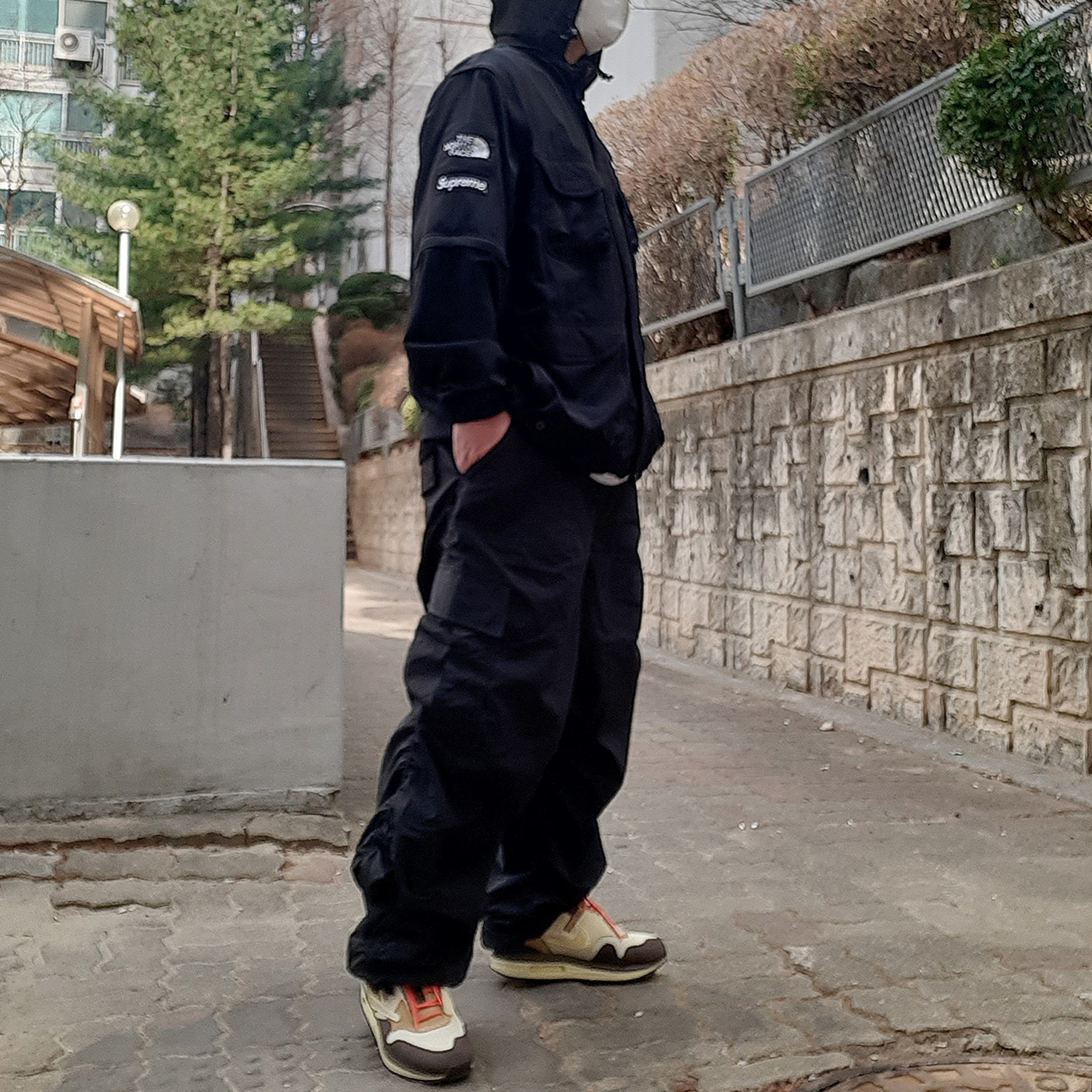 Supreme x The North Face Trekking Convertible Jacket Black - 22SS, Nike x Travis Scott Air Max 1 Cact.us Brown 착용 스타일