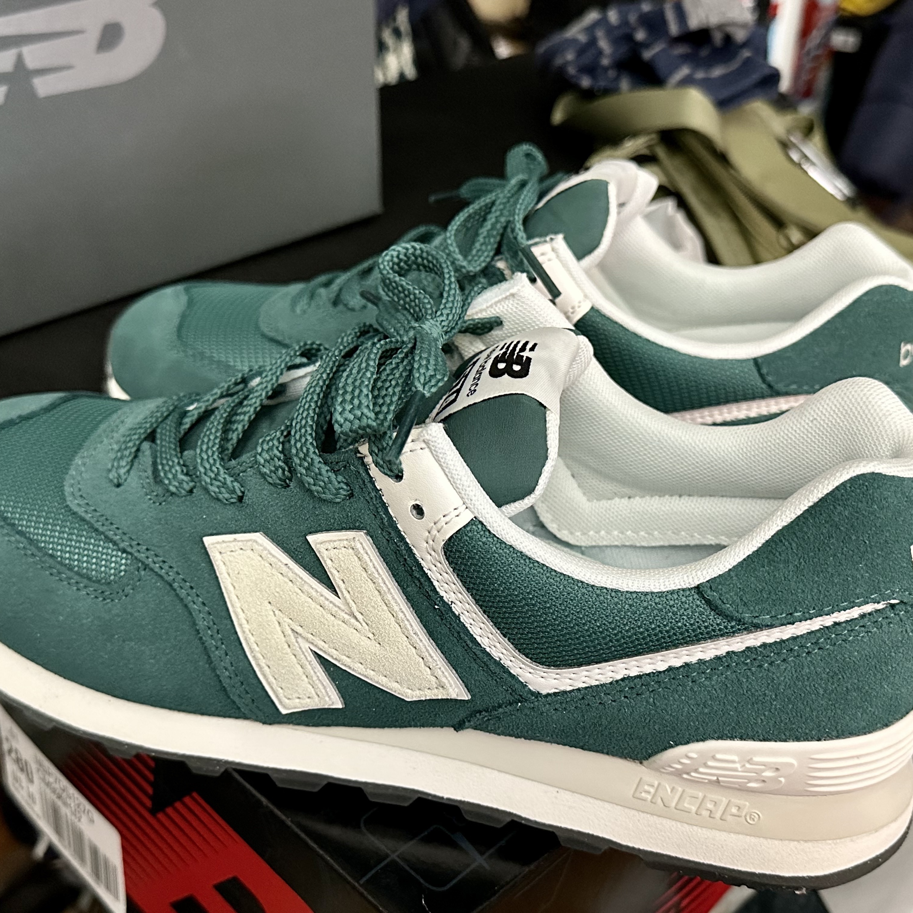 New Balance 574 Classics Reimagined Green 착용 스타일 - 1