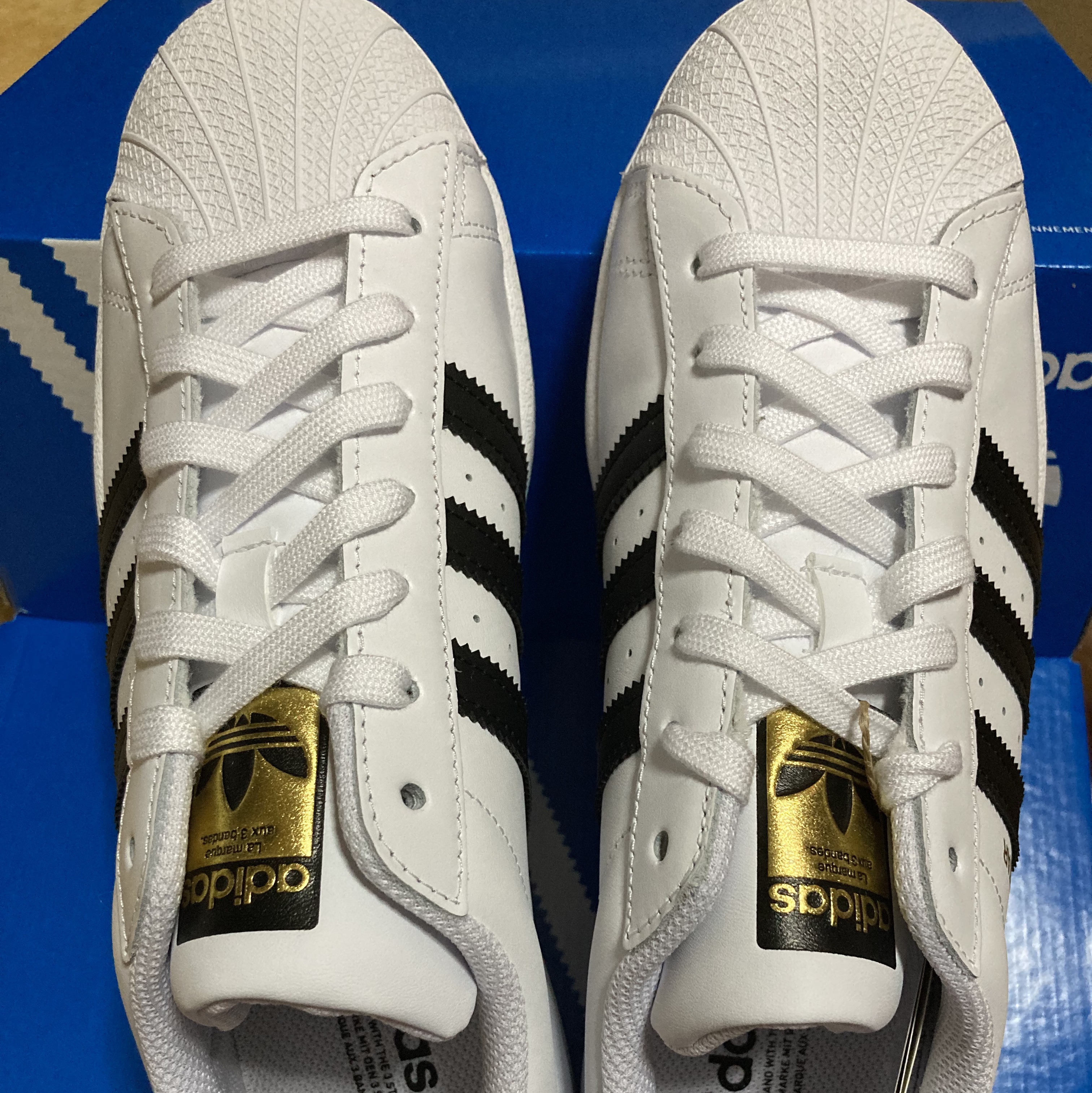 Adidas Superstar White Black 착용 스타일