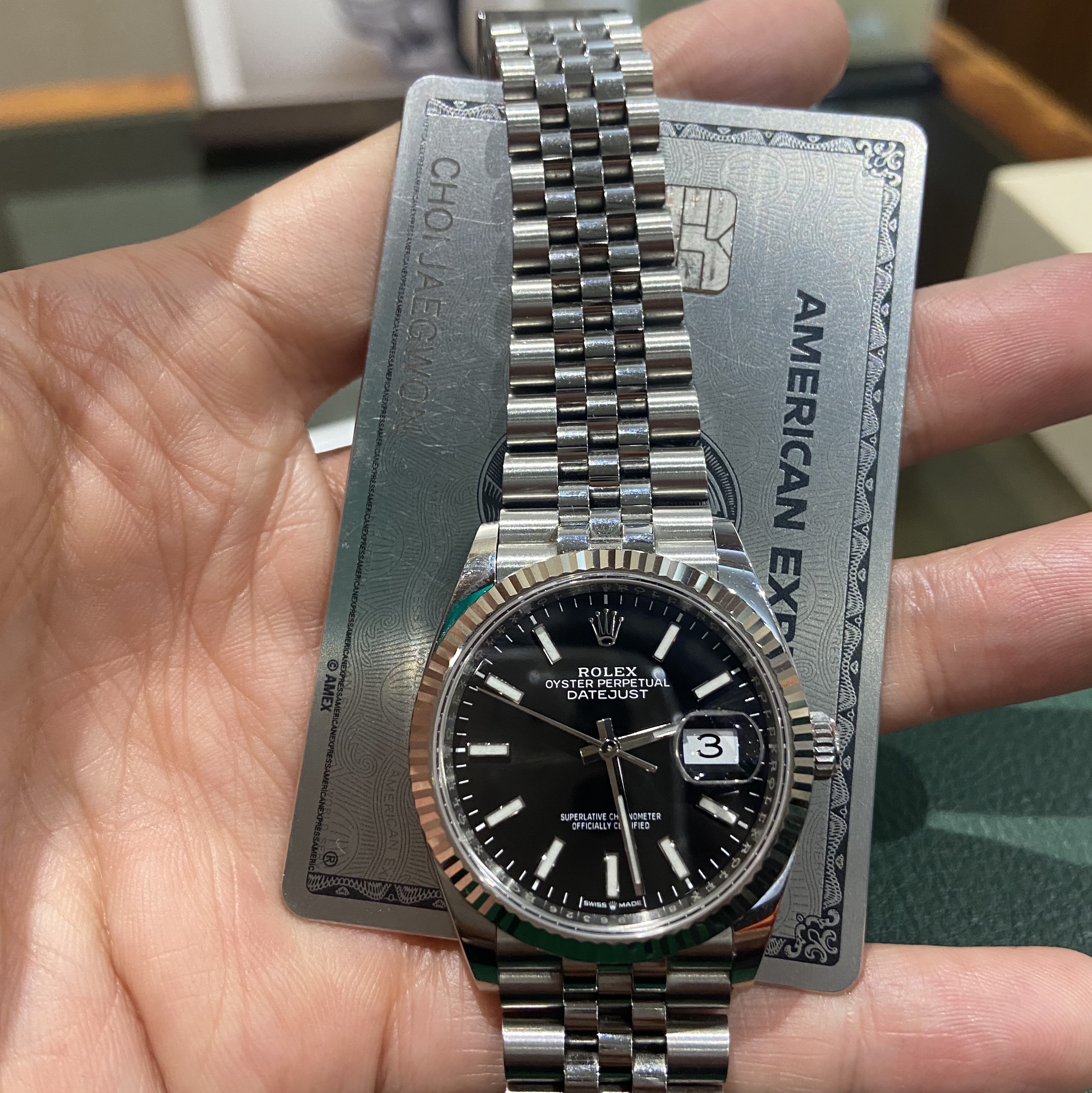 Rolex Datejust 36mm 126234 Bright Black Jubilee 착용 스타일