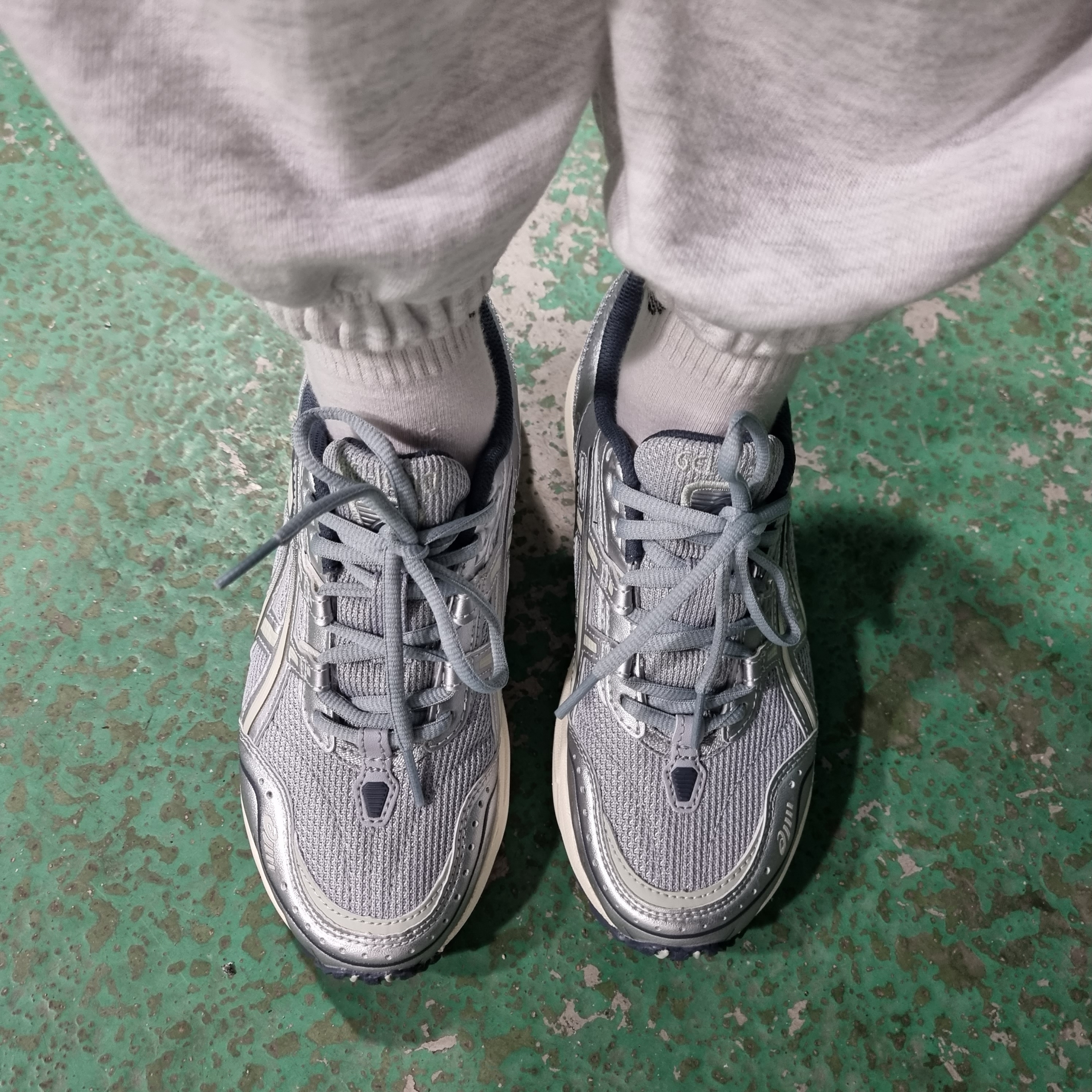 Asics Gel-1090 Piedmont Grey 착용 스타일 - 2