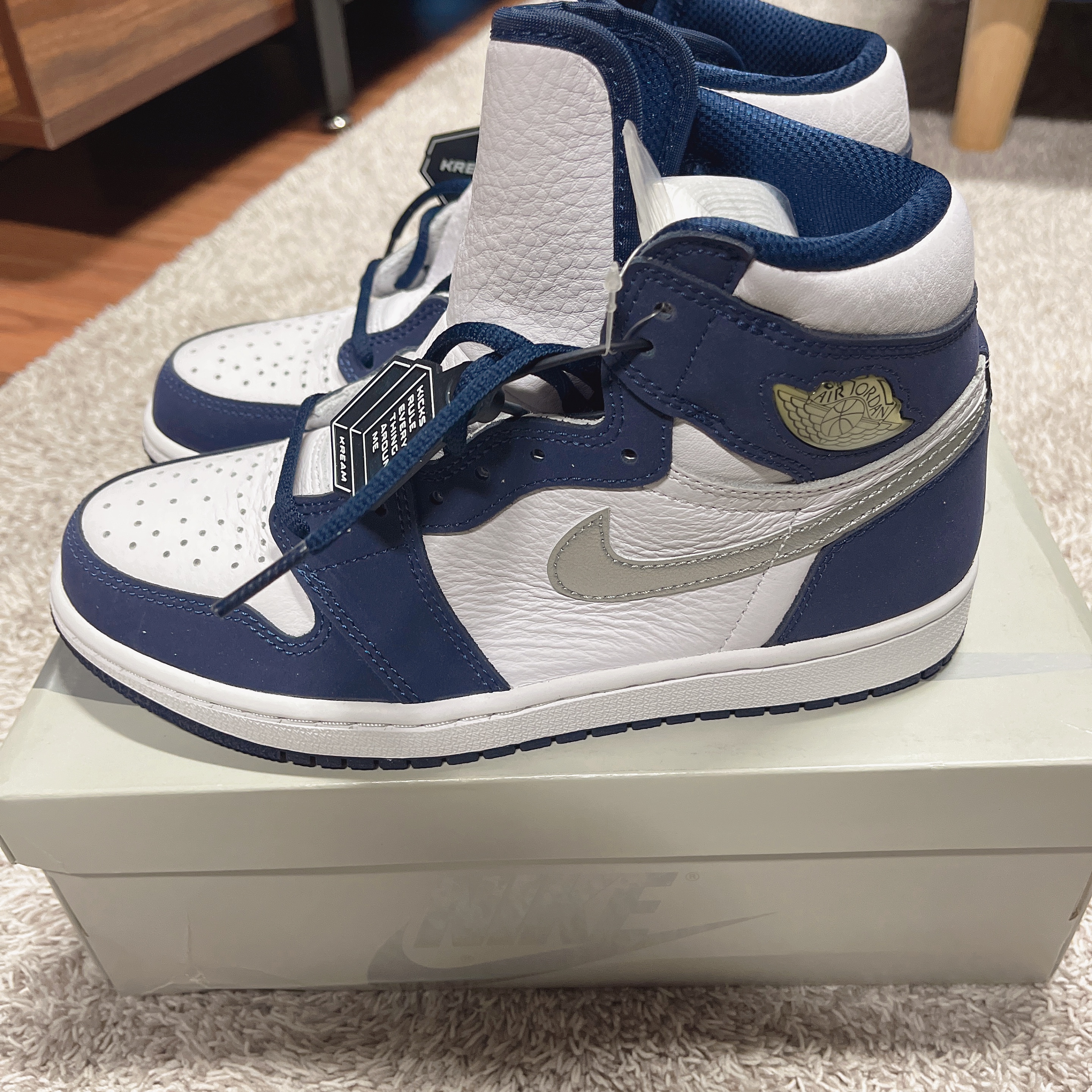 Jordan 1 Retro High OG CO.JP Midnight Navy 착용 스타일 - 2