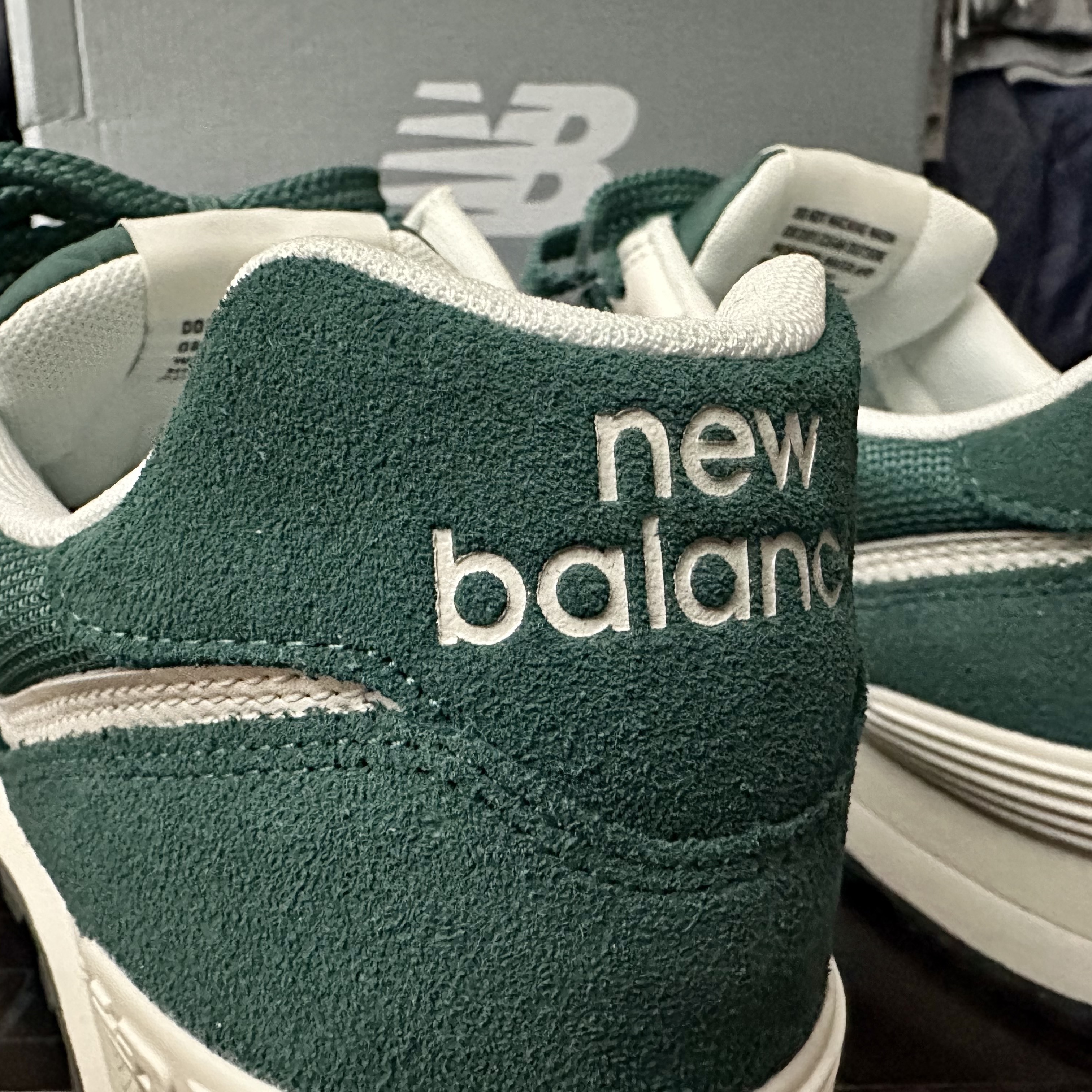 New Balance 574 Classics Reimagined Green 착용 스타일 - 2