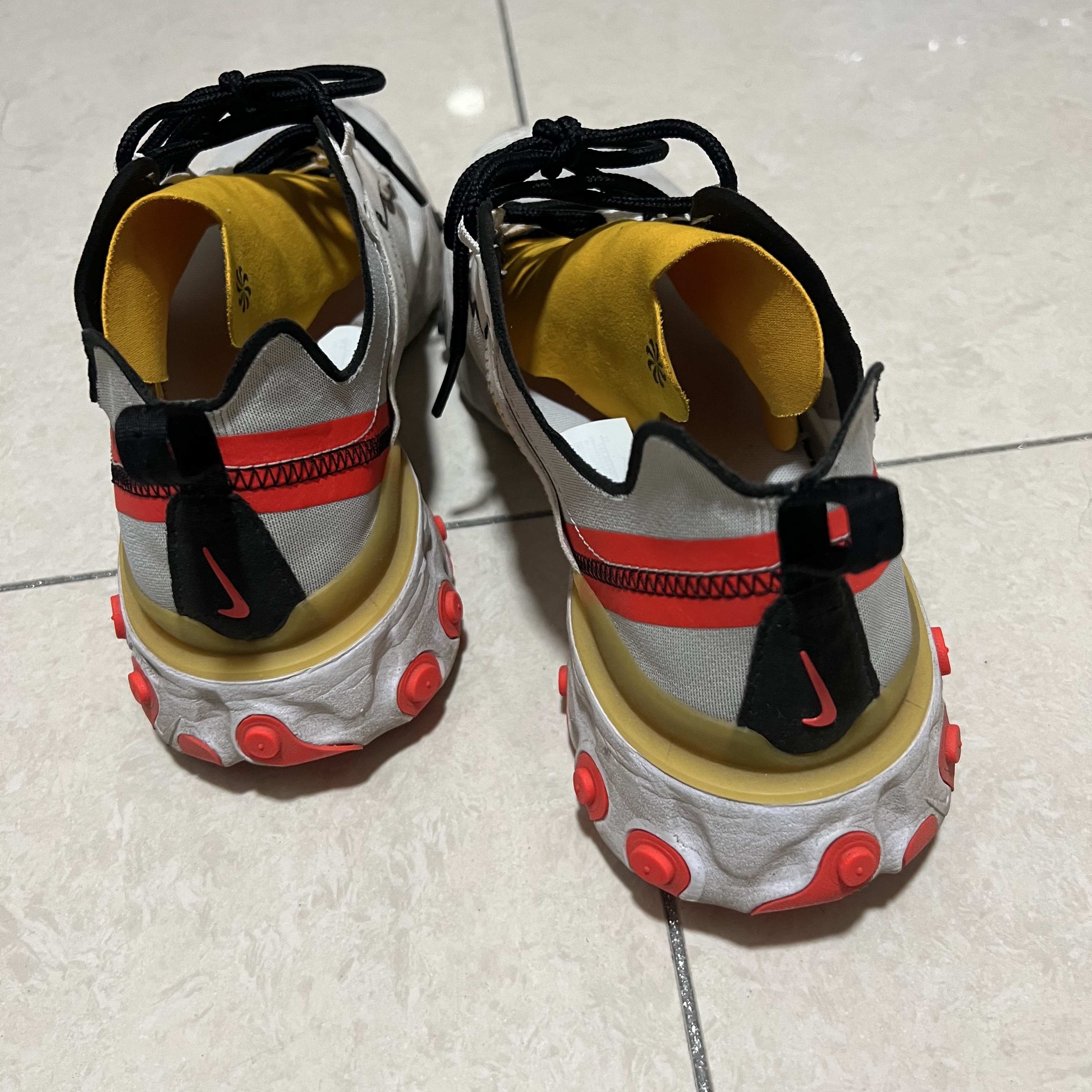 Nike React Element 55 Tour Yellow 착용 스타일 - 4