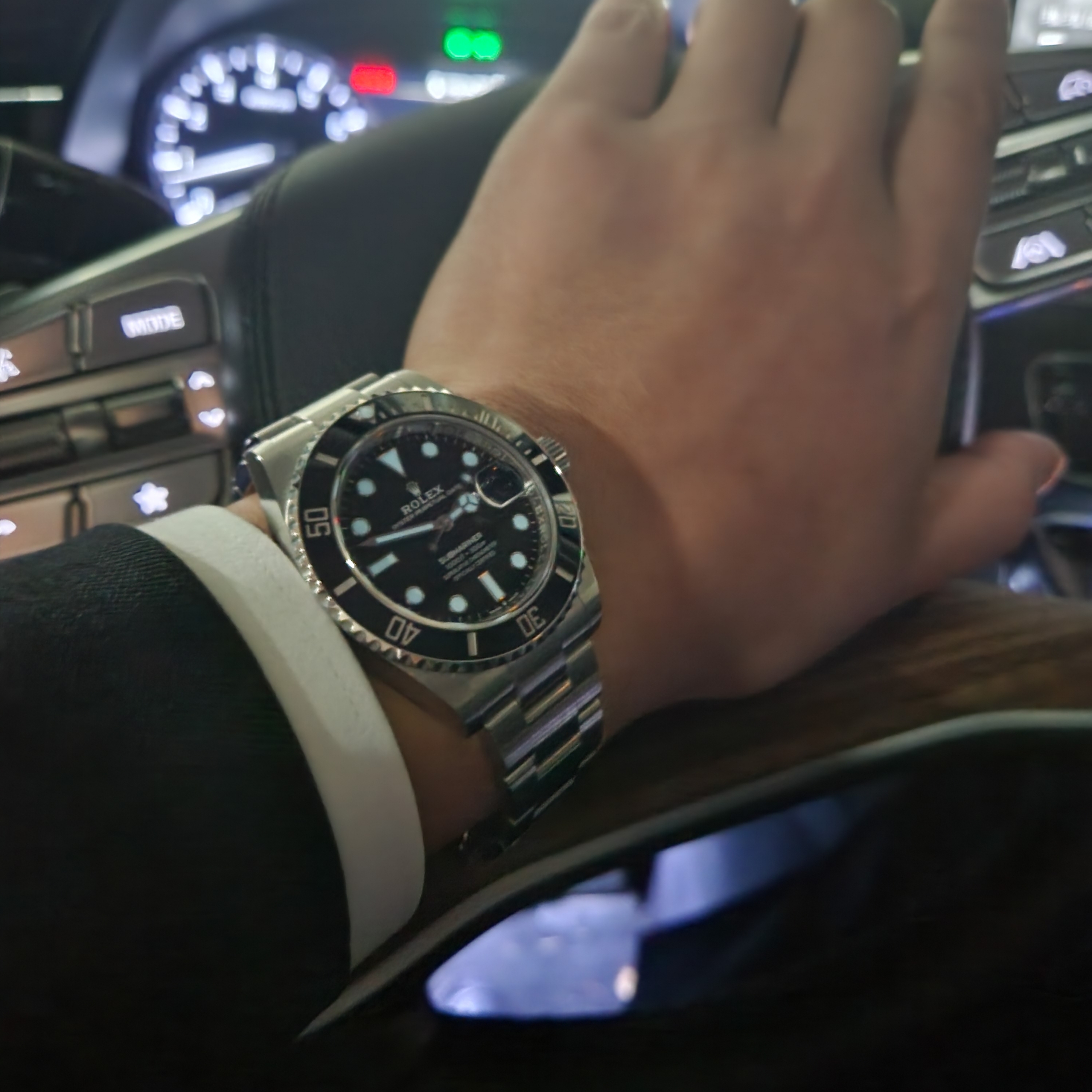 Rolex Submariner Date 41mm 126610LN Black Oyster 착용 스타일