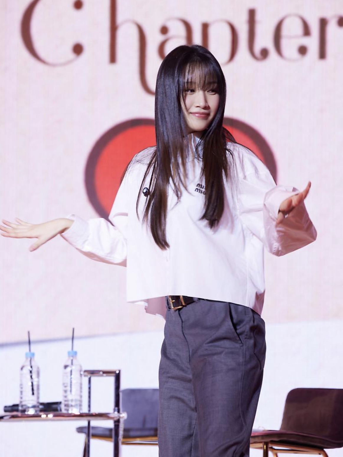 (W) Miu Miu Cropped Poplin Shirt White 착용 스타일 - 2