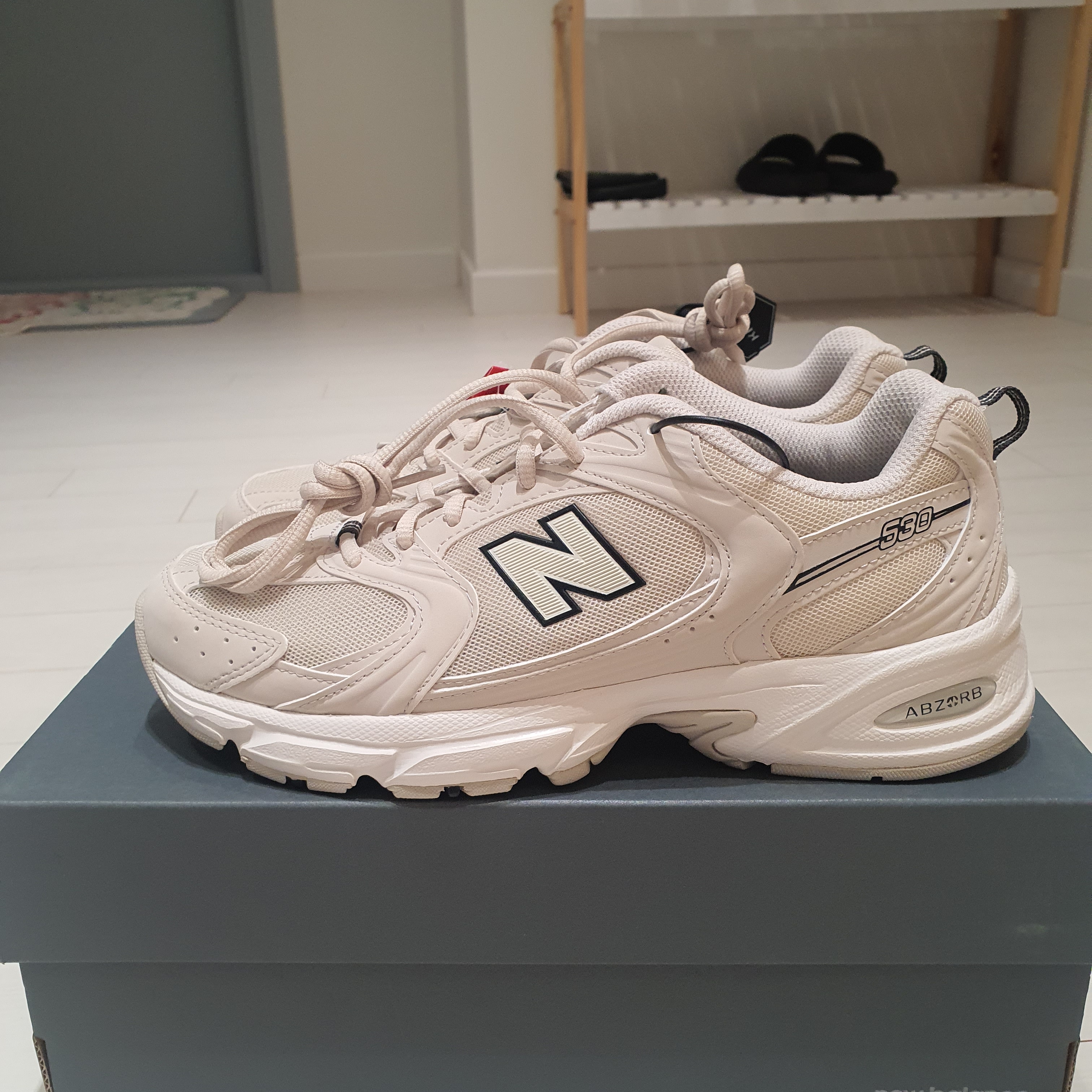 New Balance 530 Ivory 착용 스타일 - 1