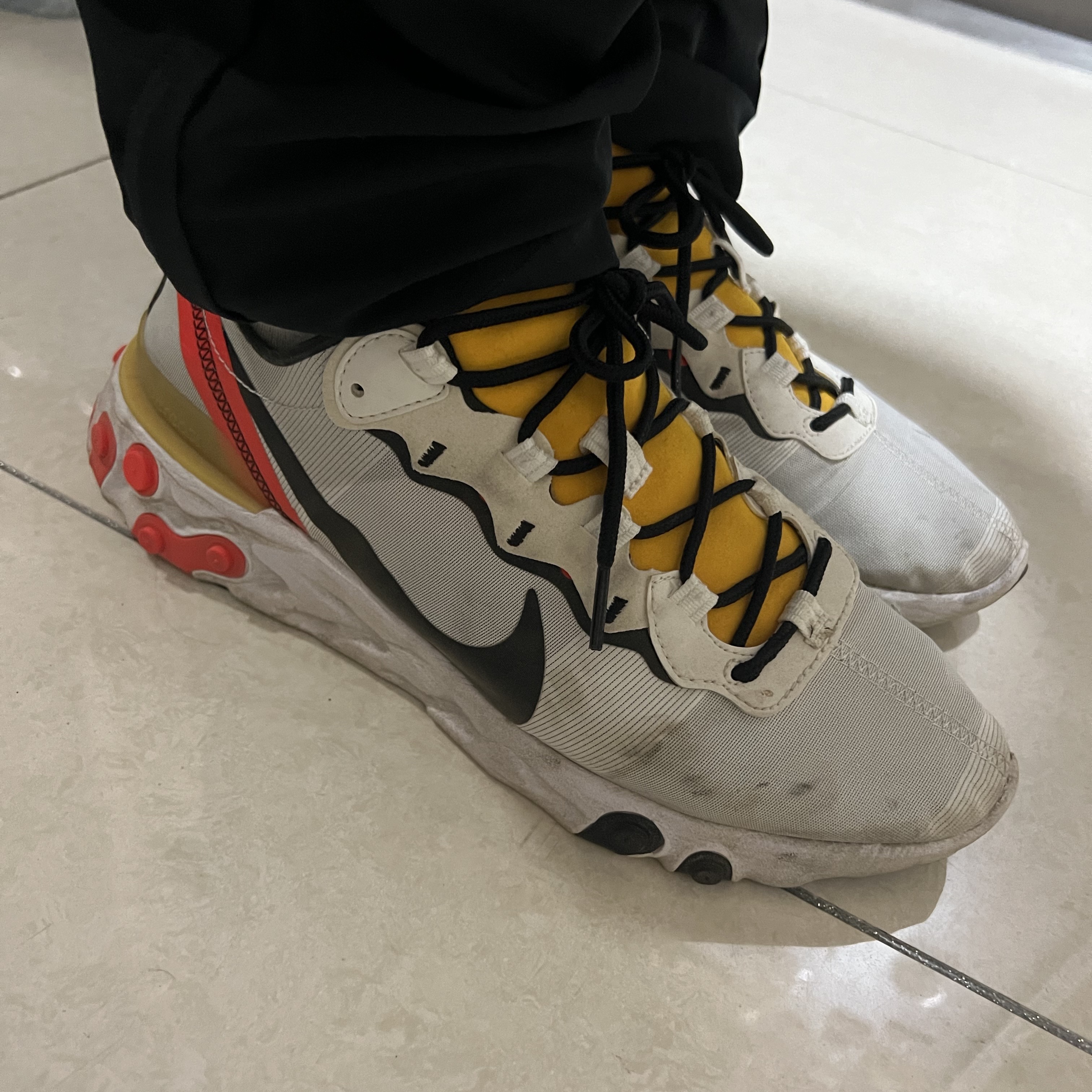 Nike React Element 55 Tour Yellow 착용 스타일 - 2