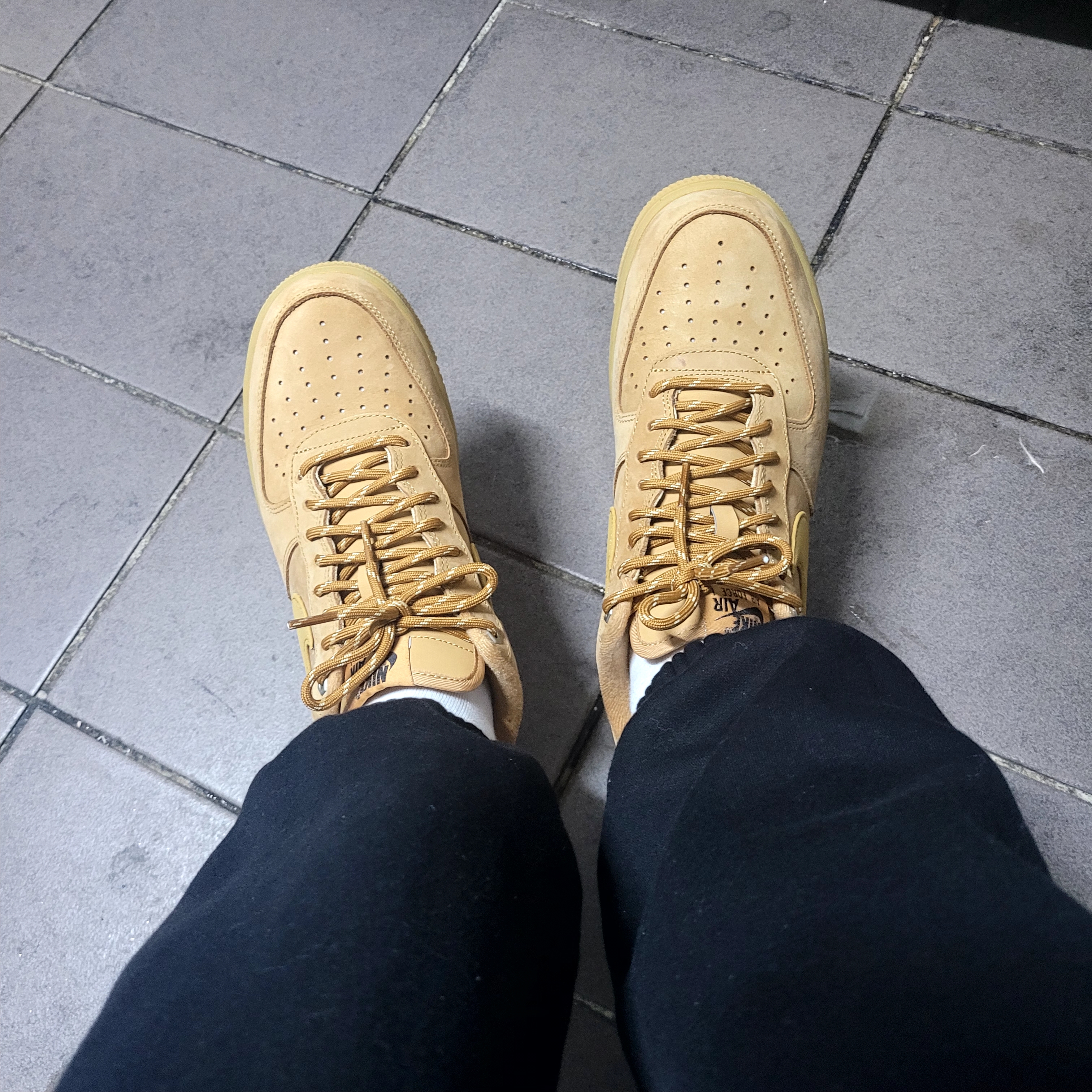 Nike Air Force 1 '07 WB Flax 착용 스타일