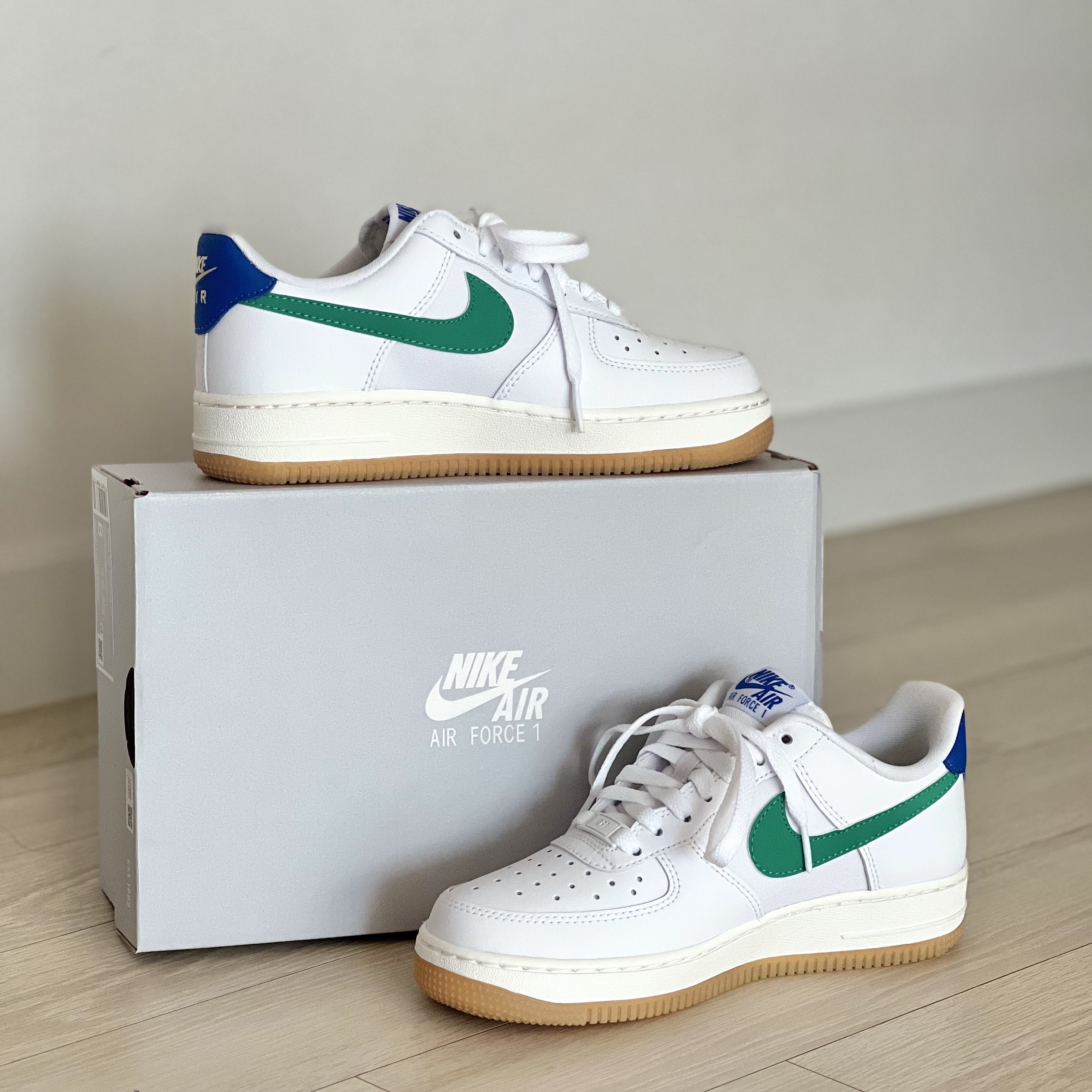 (W) Nike Air Force 1 '07 White Stadium Green 착용 스타일