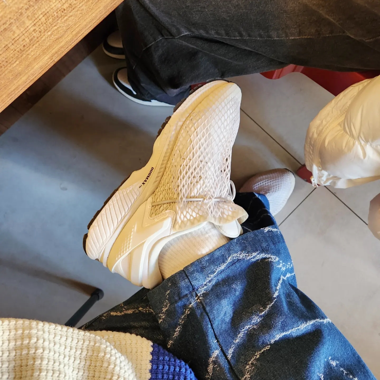 Asics x Vivienne Westwood Gel-Kayano 26 Birch White 착용 스타일 - 1